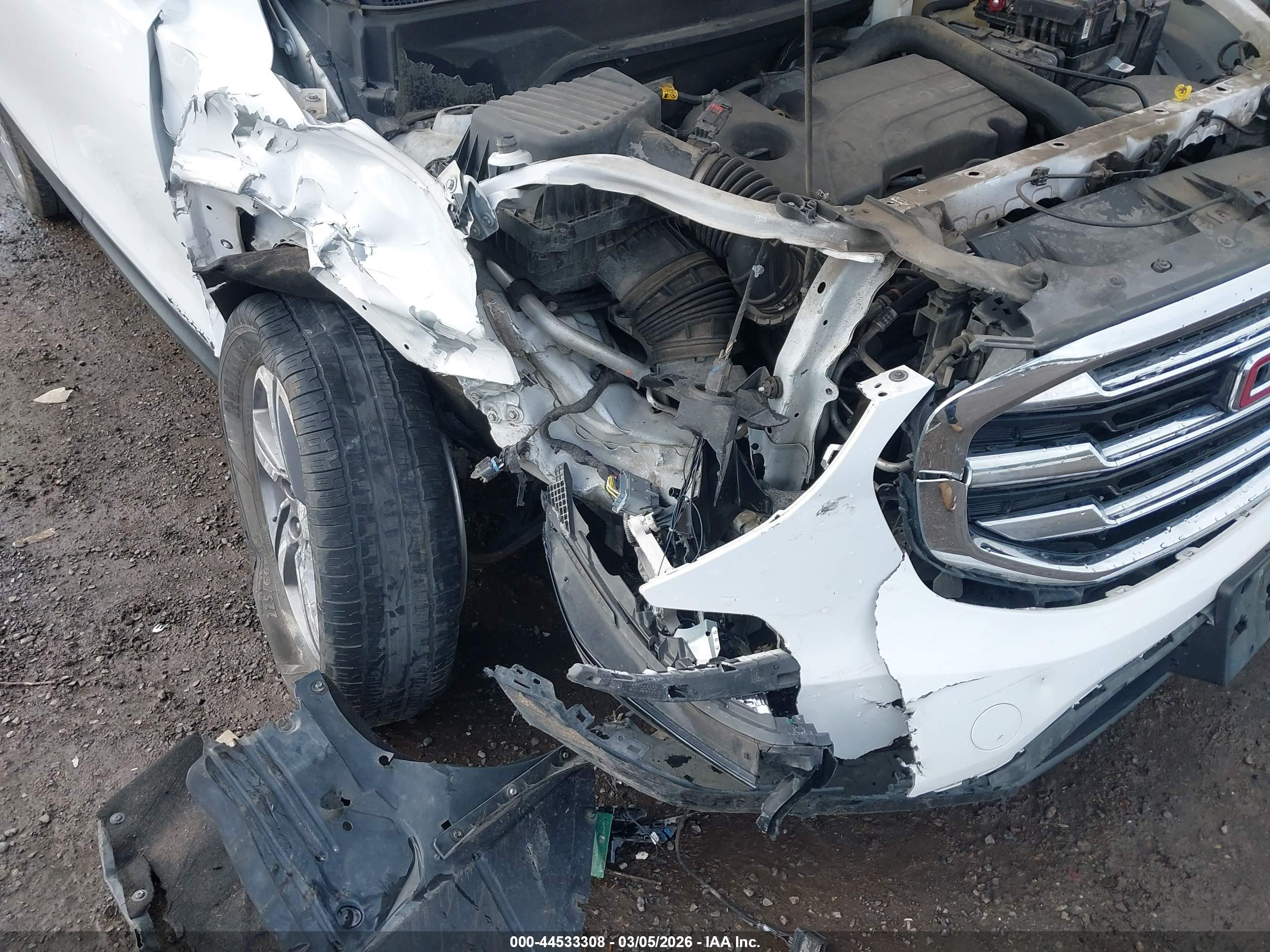 GMC TERRAIN image 6