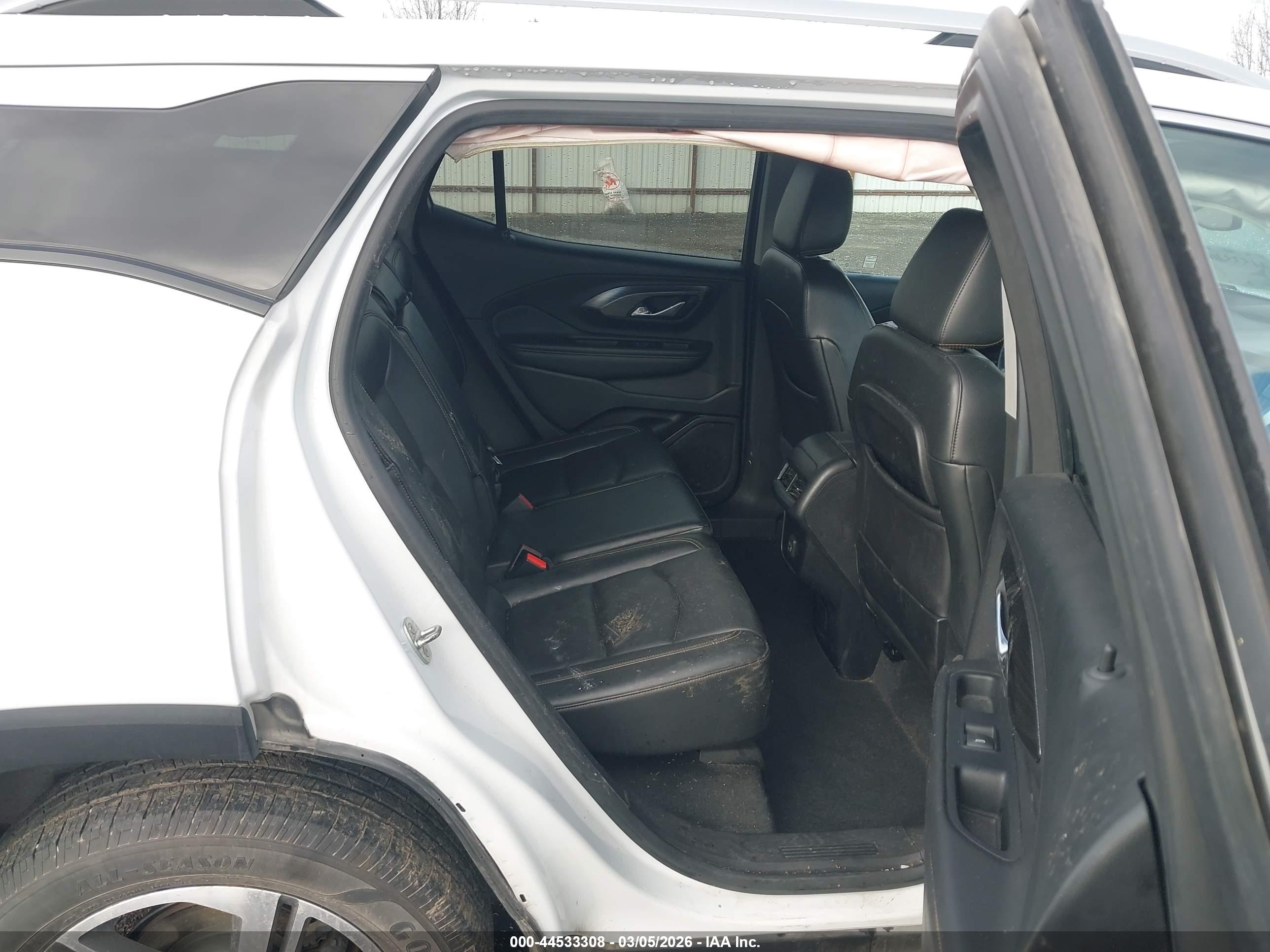 GMC TERRAIN image 8