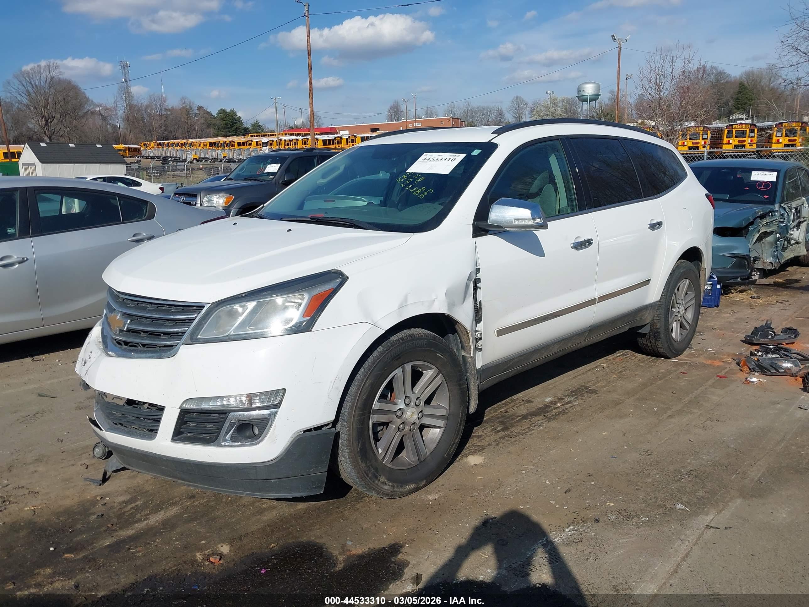 CHEVROLET TRAVERSE image 2