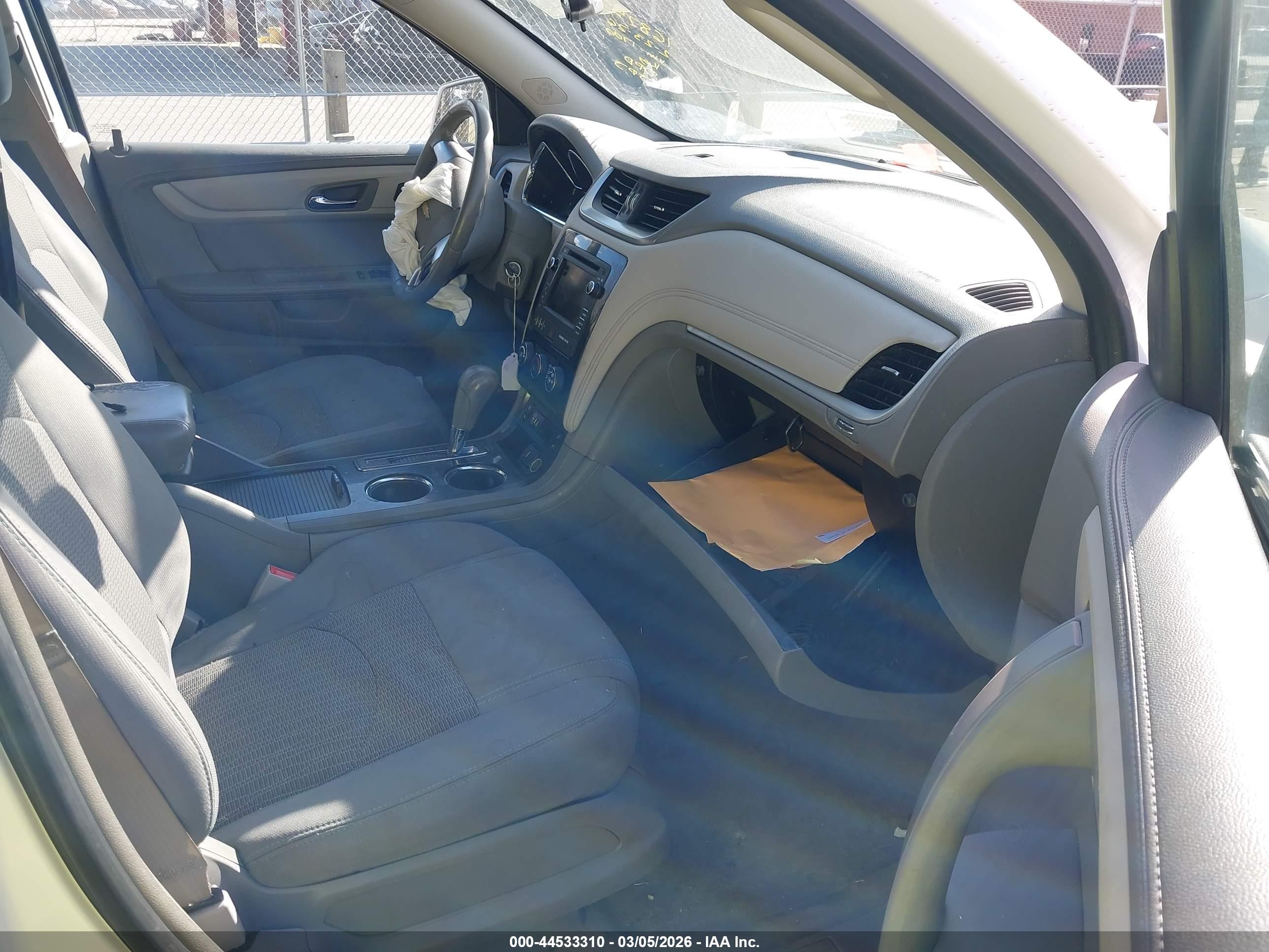 CHEVROLET TRAVERSE image 5