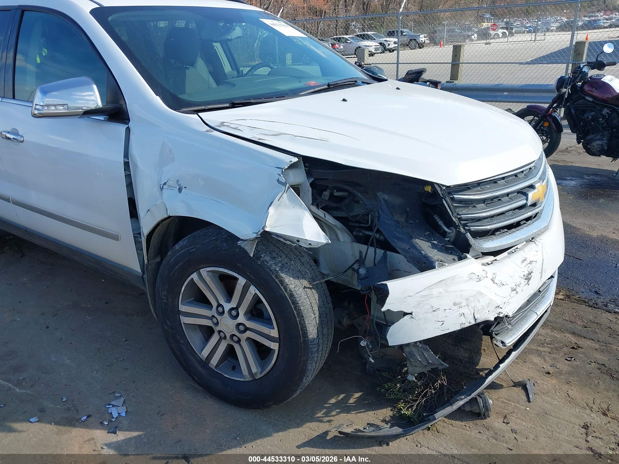 CHEVROLET TRAVERSE image 6