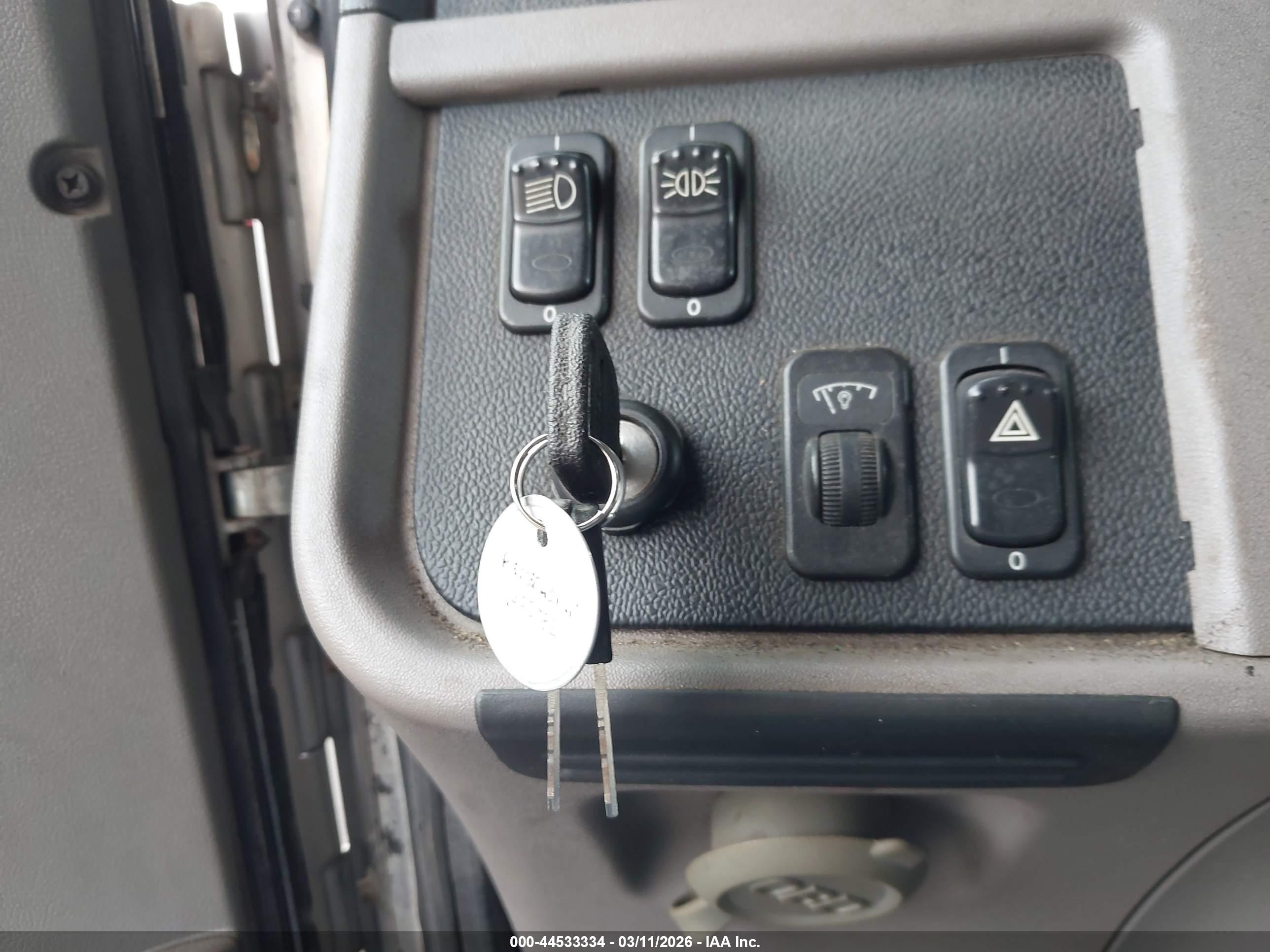 PETERBILT 365 image 11