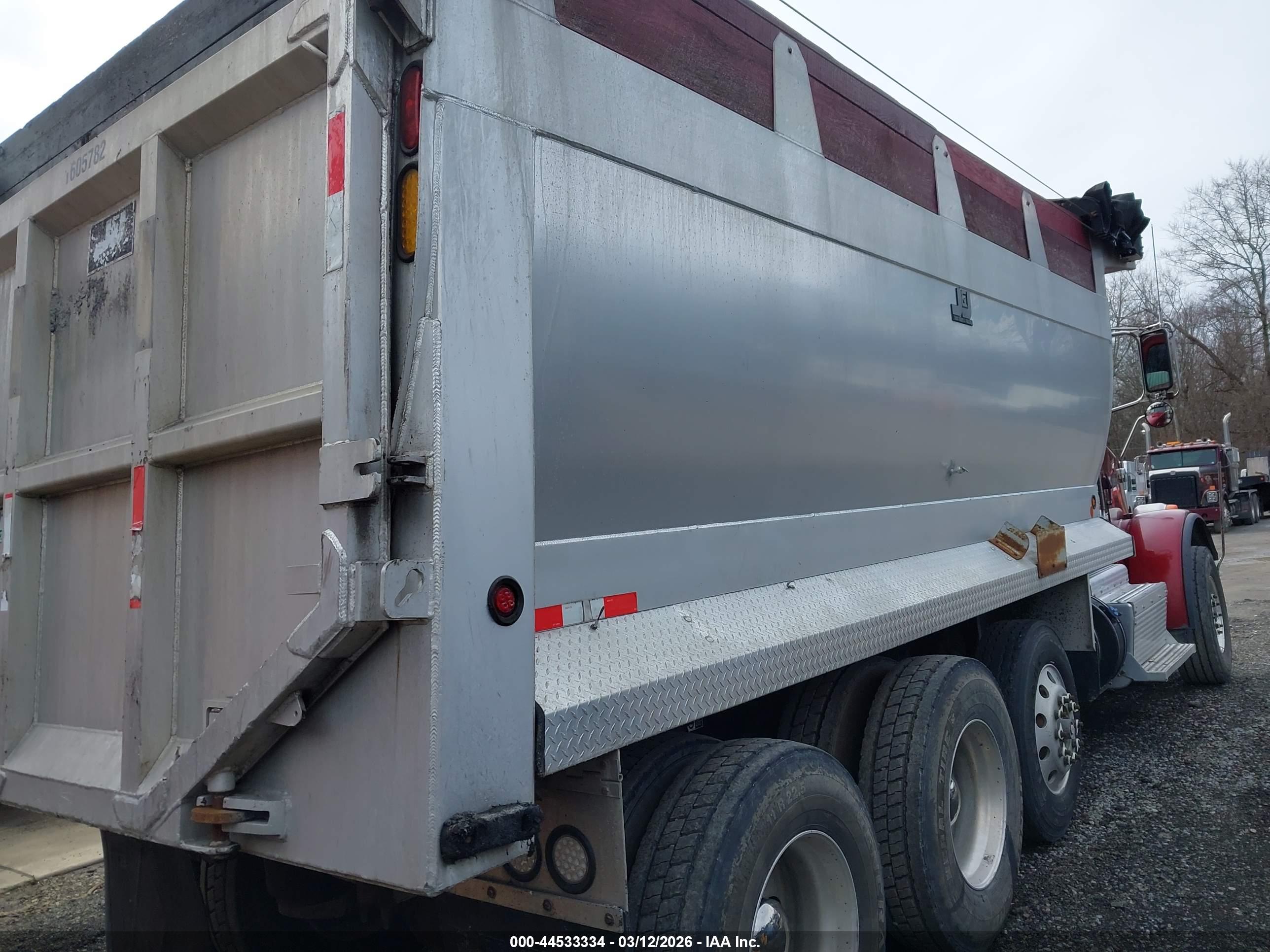 PETERBILT 365 image 4