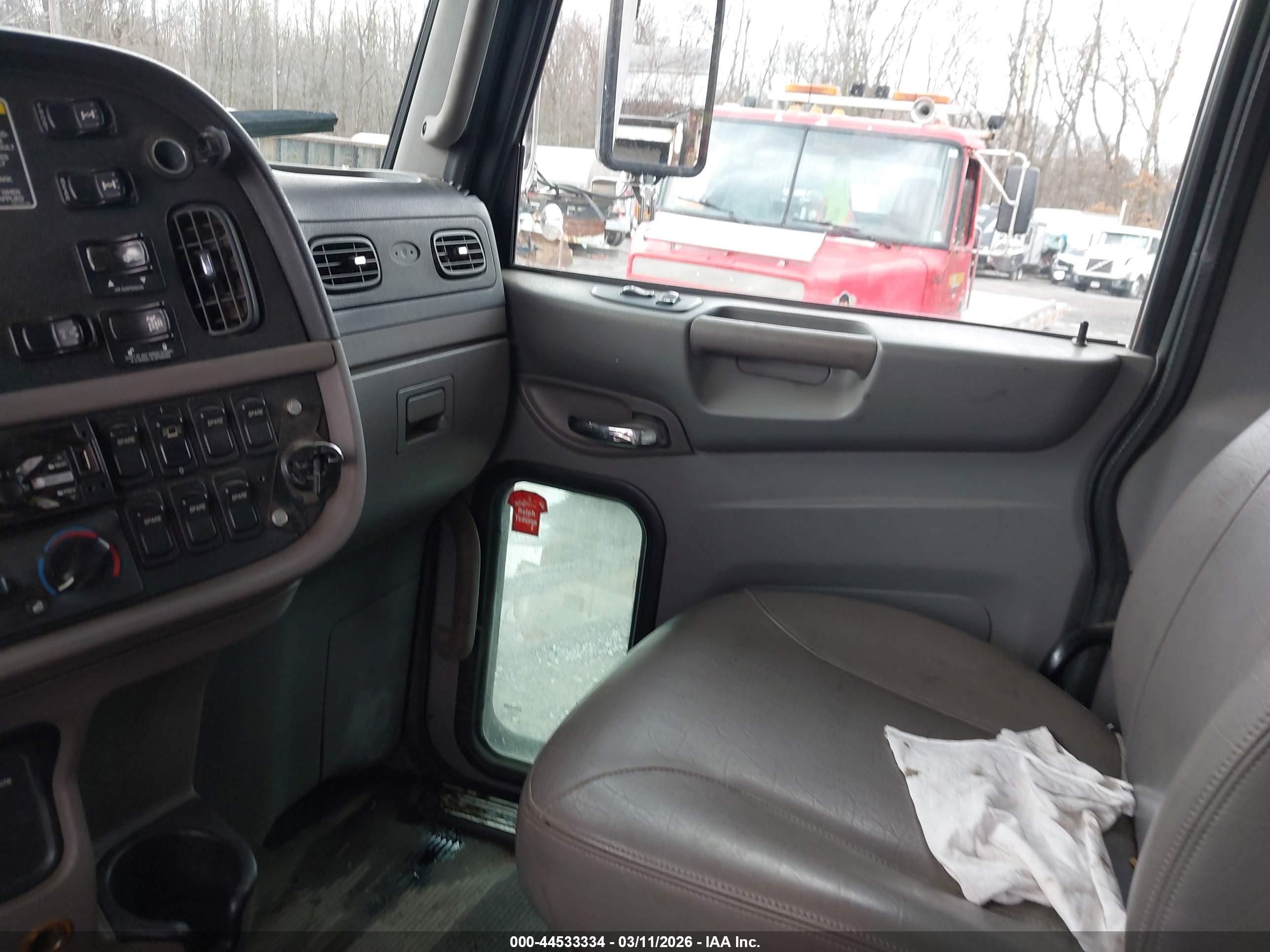 PETERBILT 365 image 7