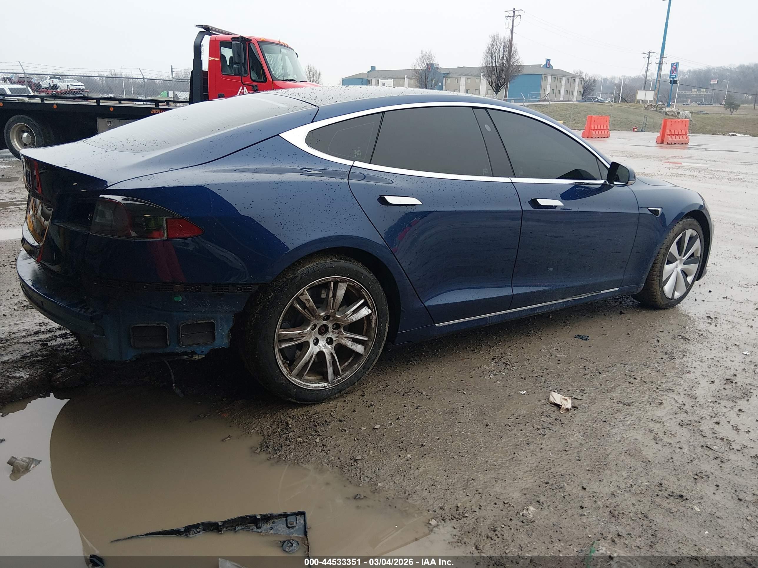 TESLA MODEL image 4