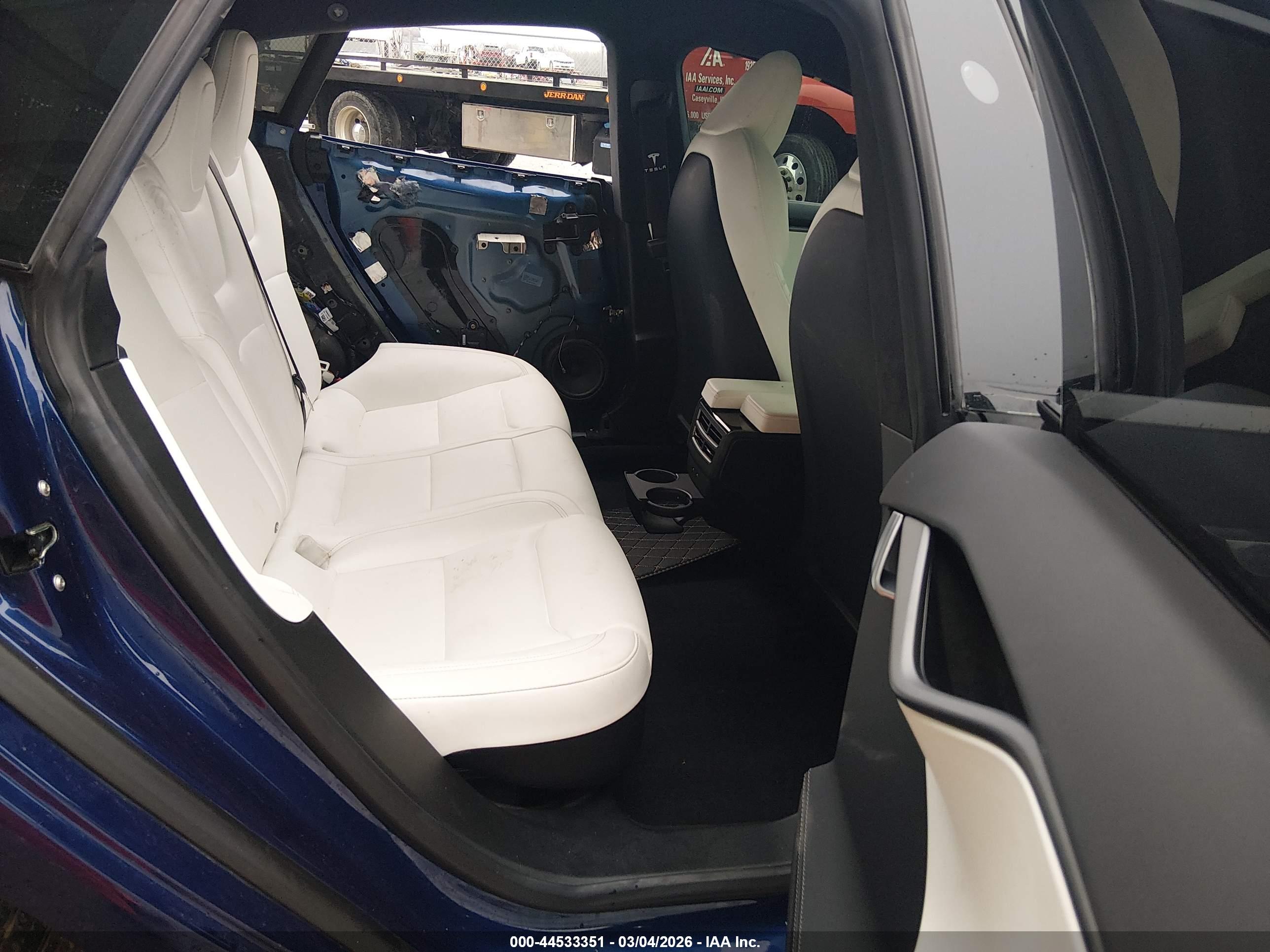 TESLA MODEL image 8