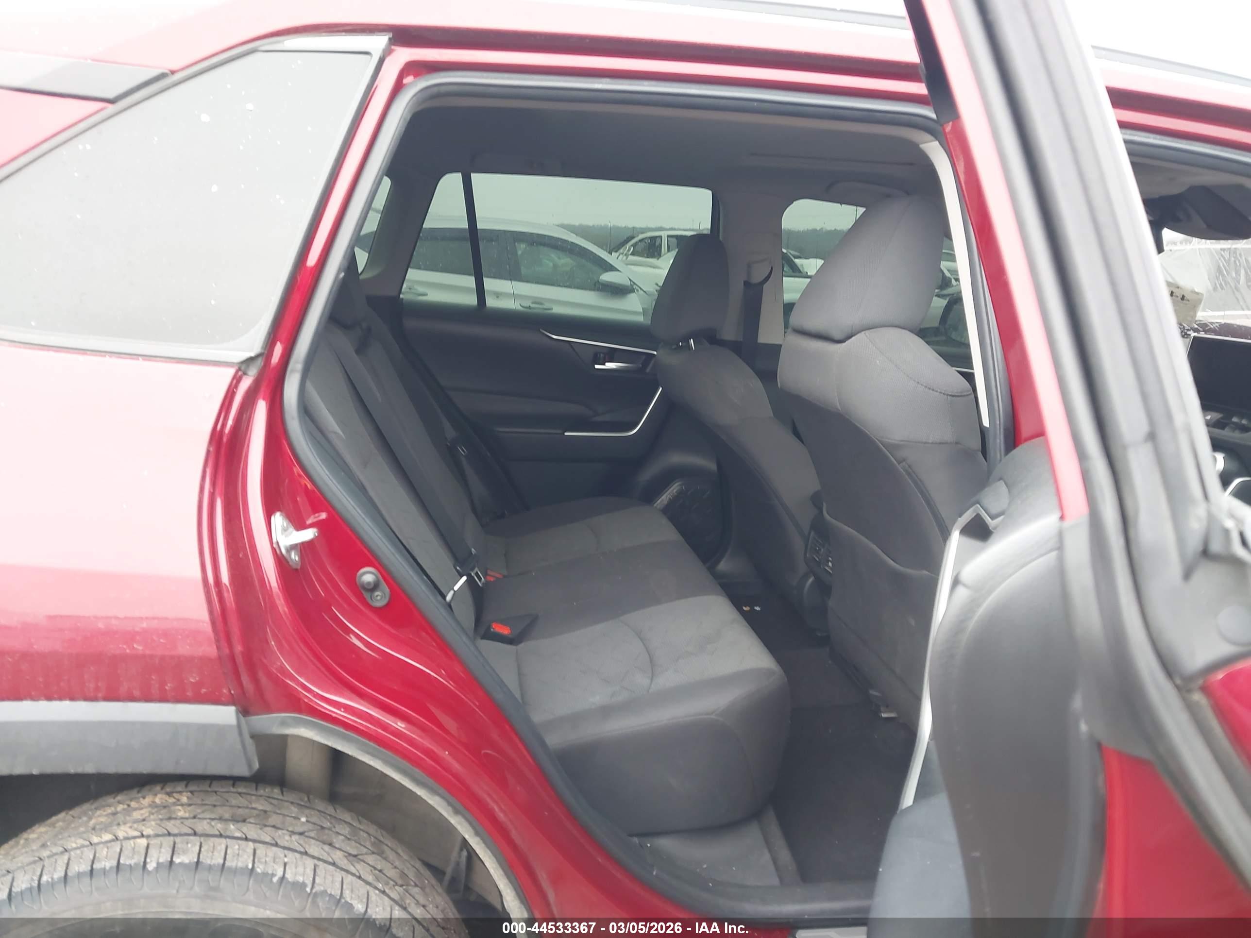 TOYOTA RAV4 image 8