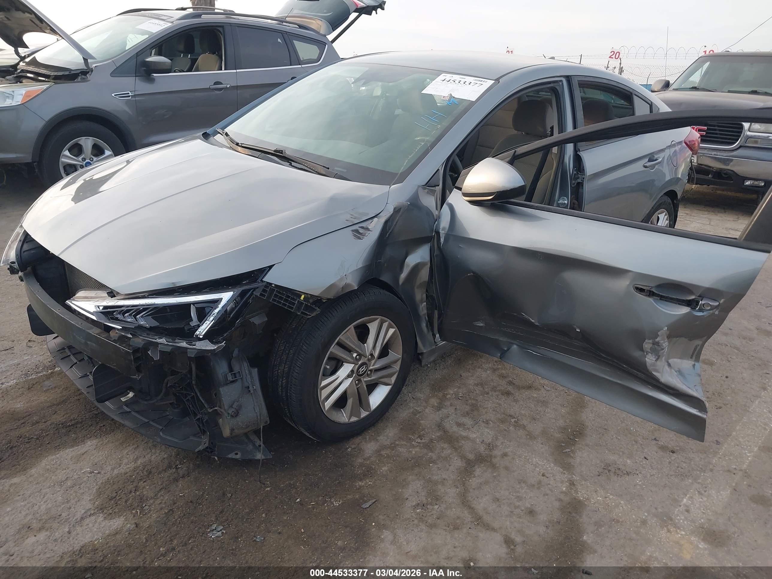 HYUNDAI ELANTRA image 2