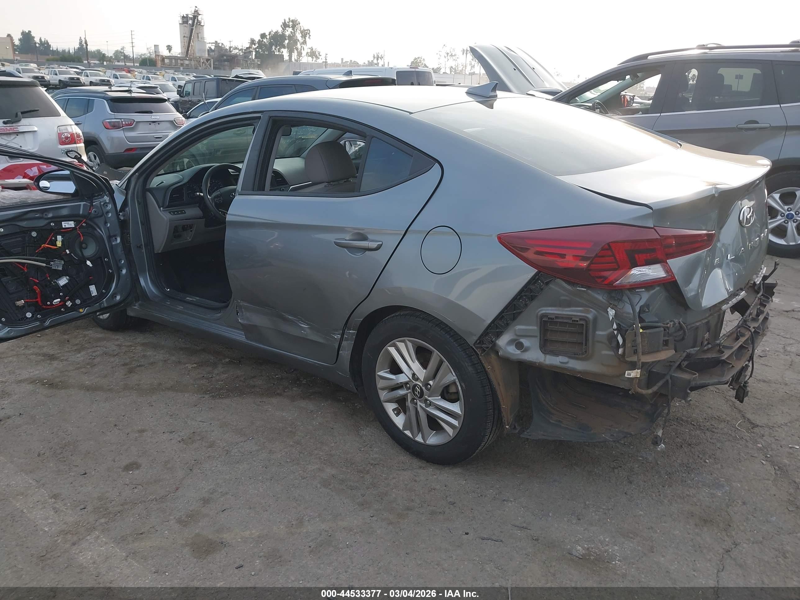 HYUNDAI ELANTRA image 3
