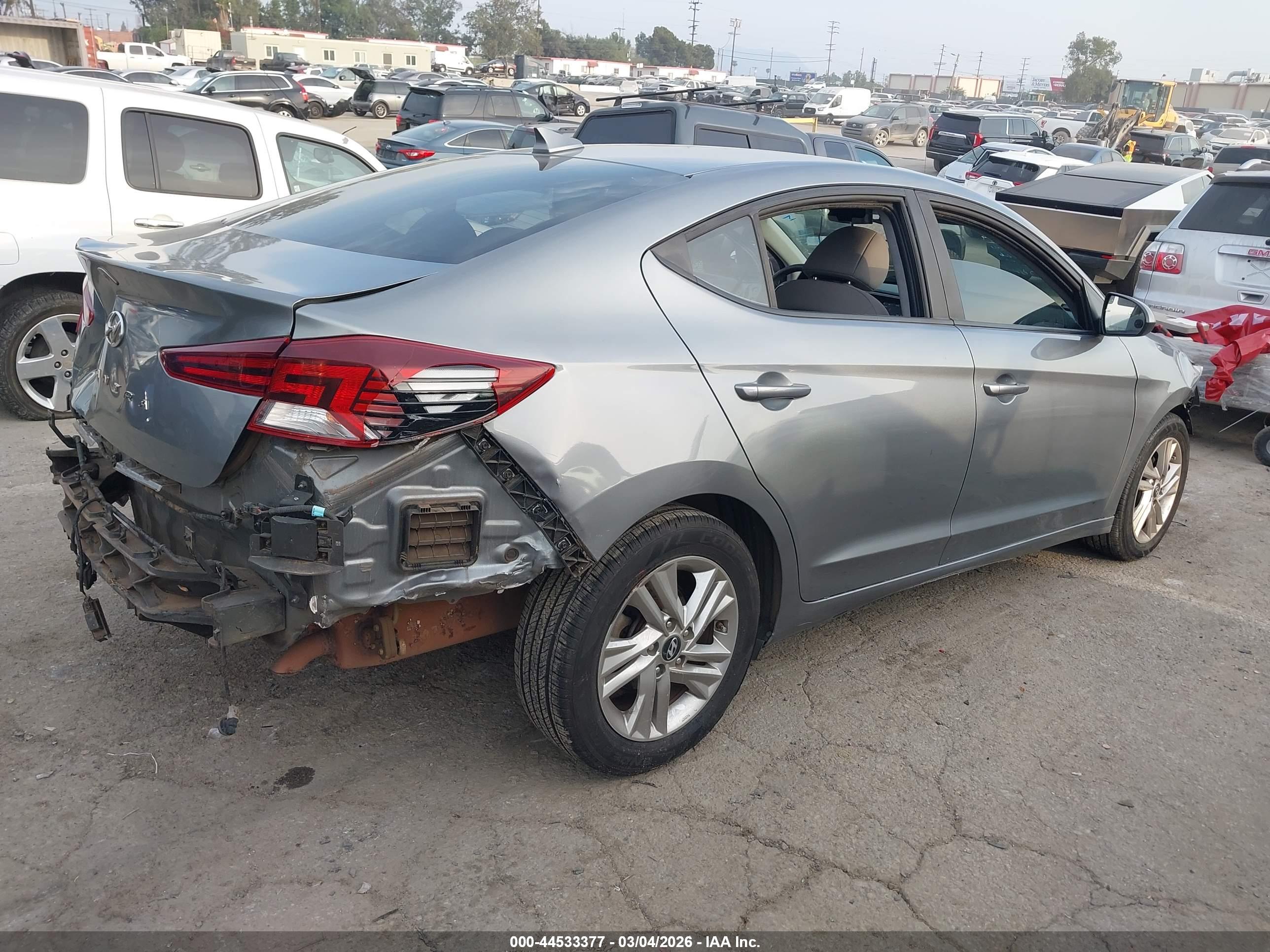 HYUNDAI ELANTRA image 4