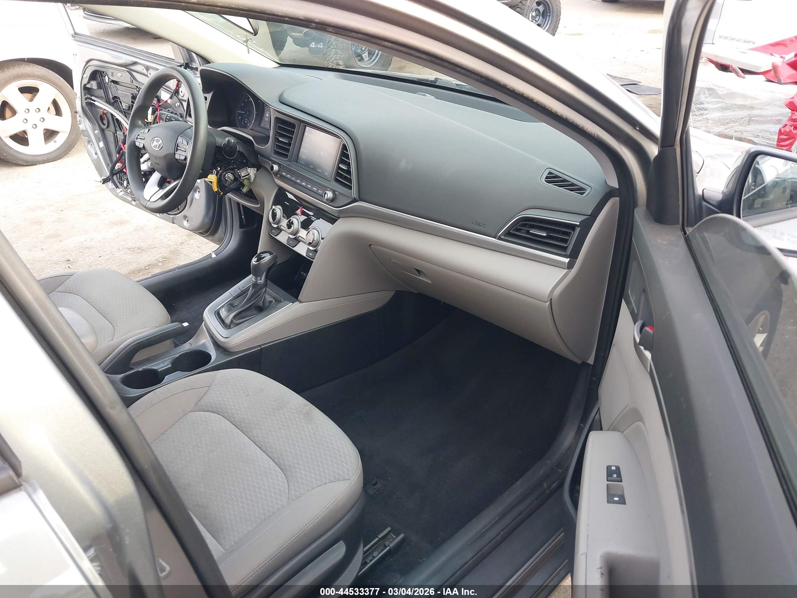 HYUNDAI ELANTRA image 5