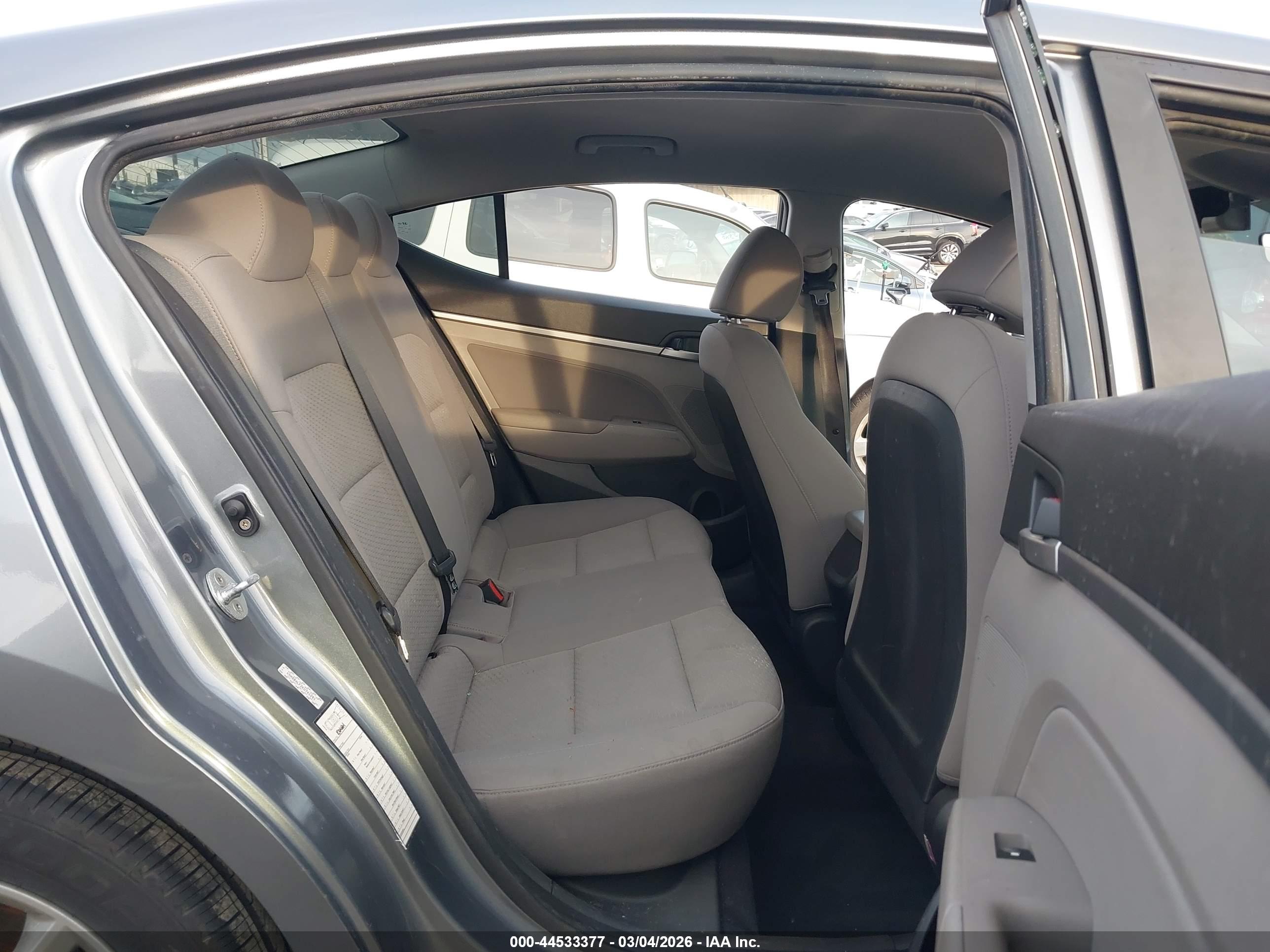 HYUNDAI ELANTRA image 8