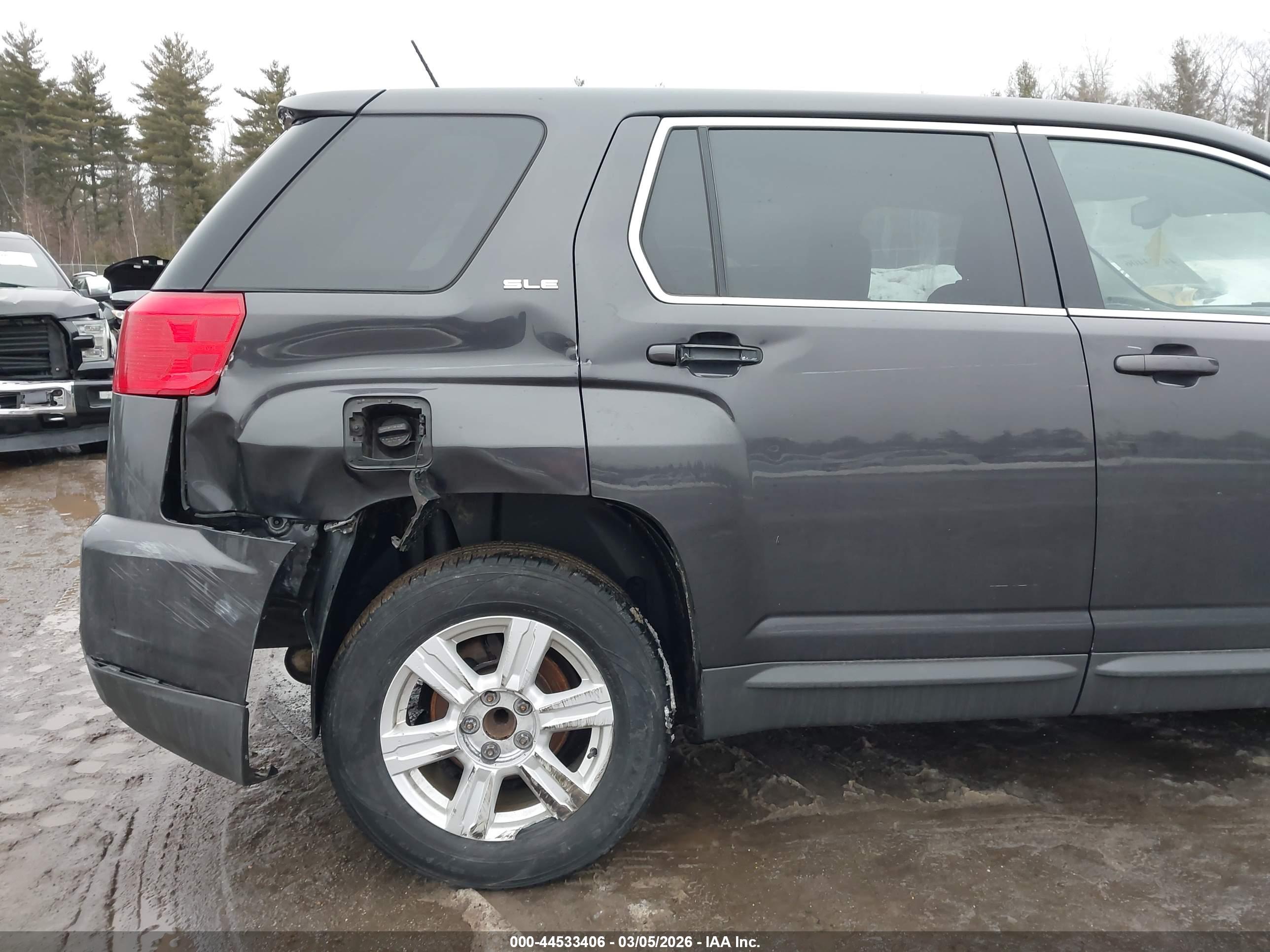 GMC TERRAIN image 6