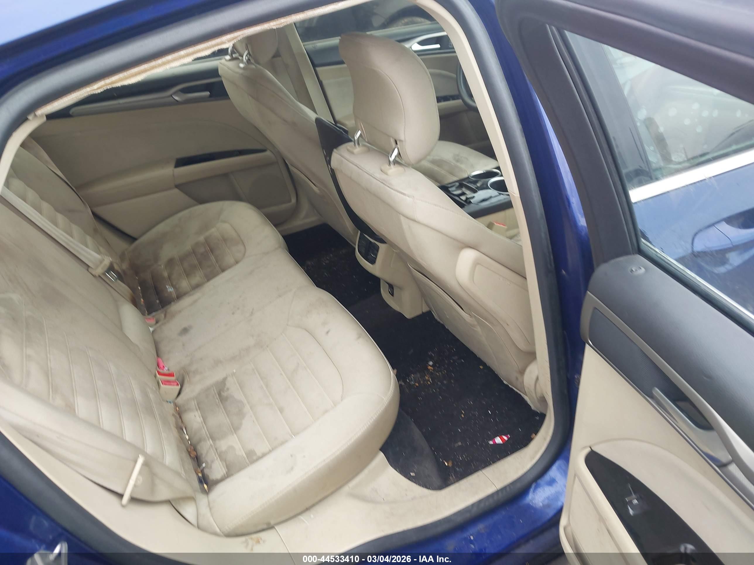 FORD FUSION image 8