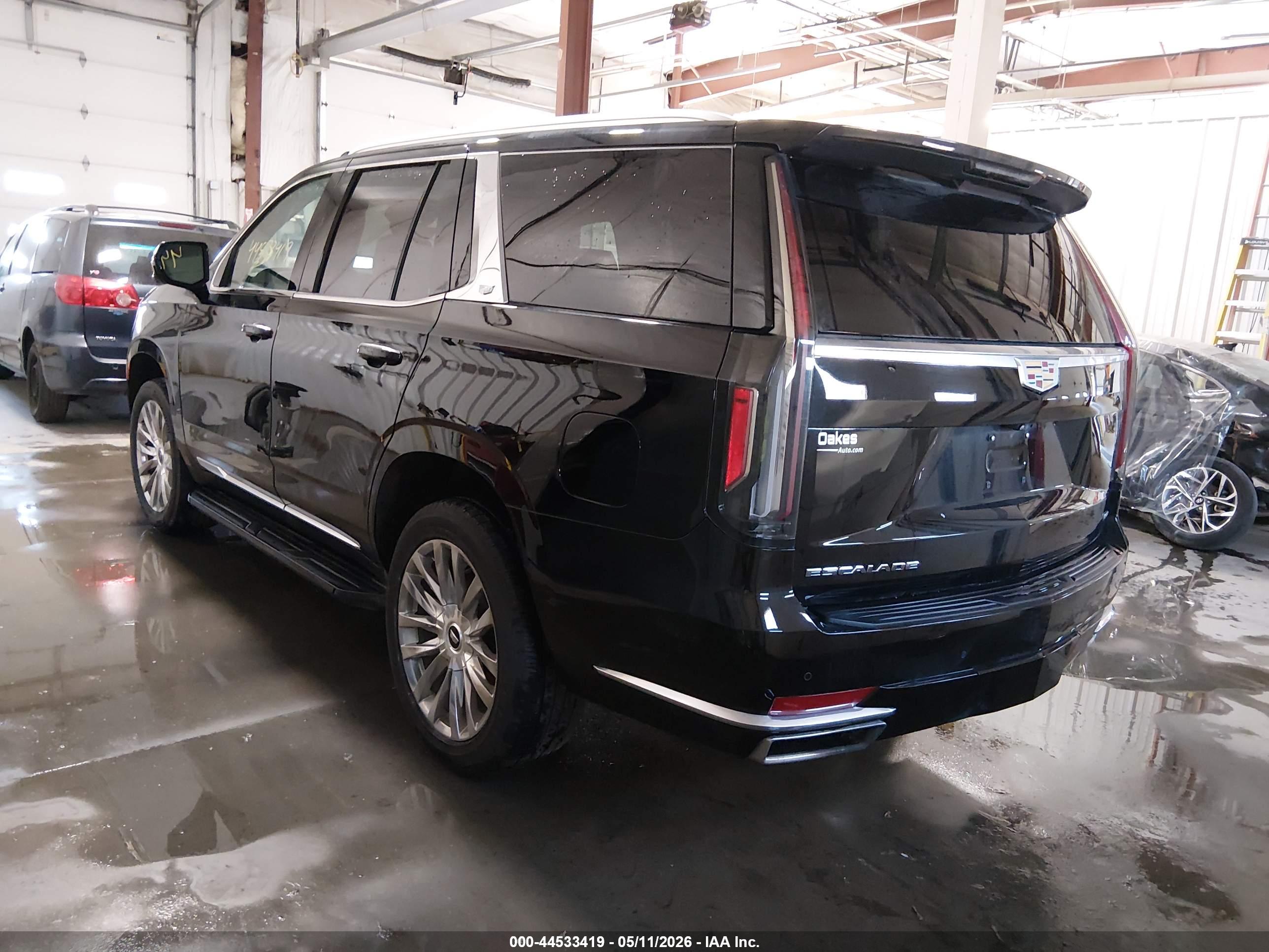 CADILLAC ESCALADE image 3