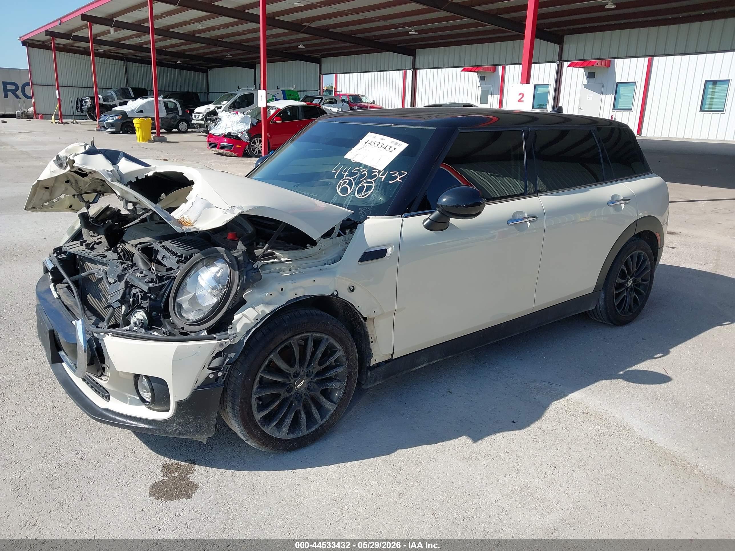 MINI CLUBMAN image 2