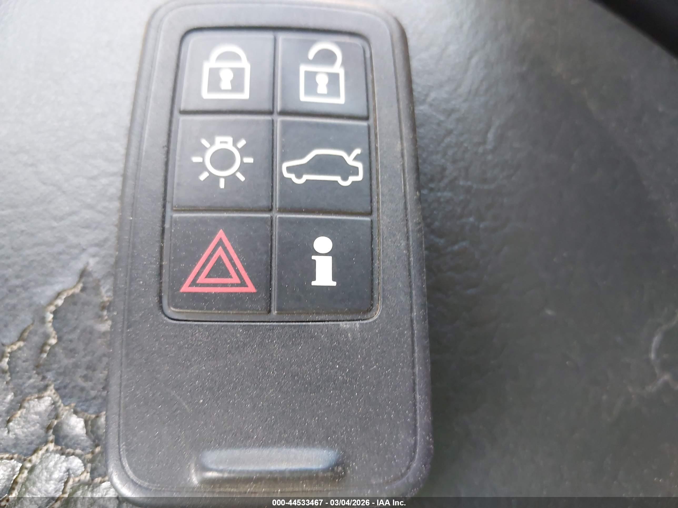 VOLVO XC60 image 11