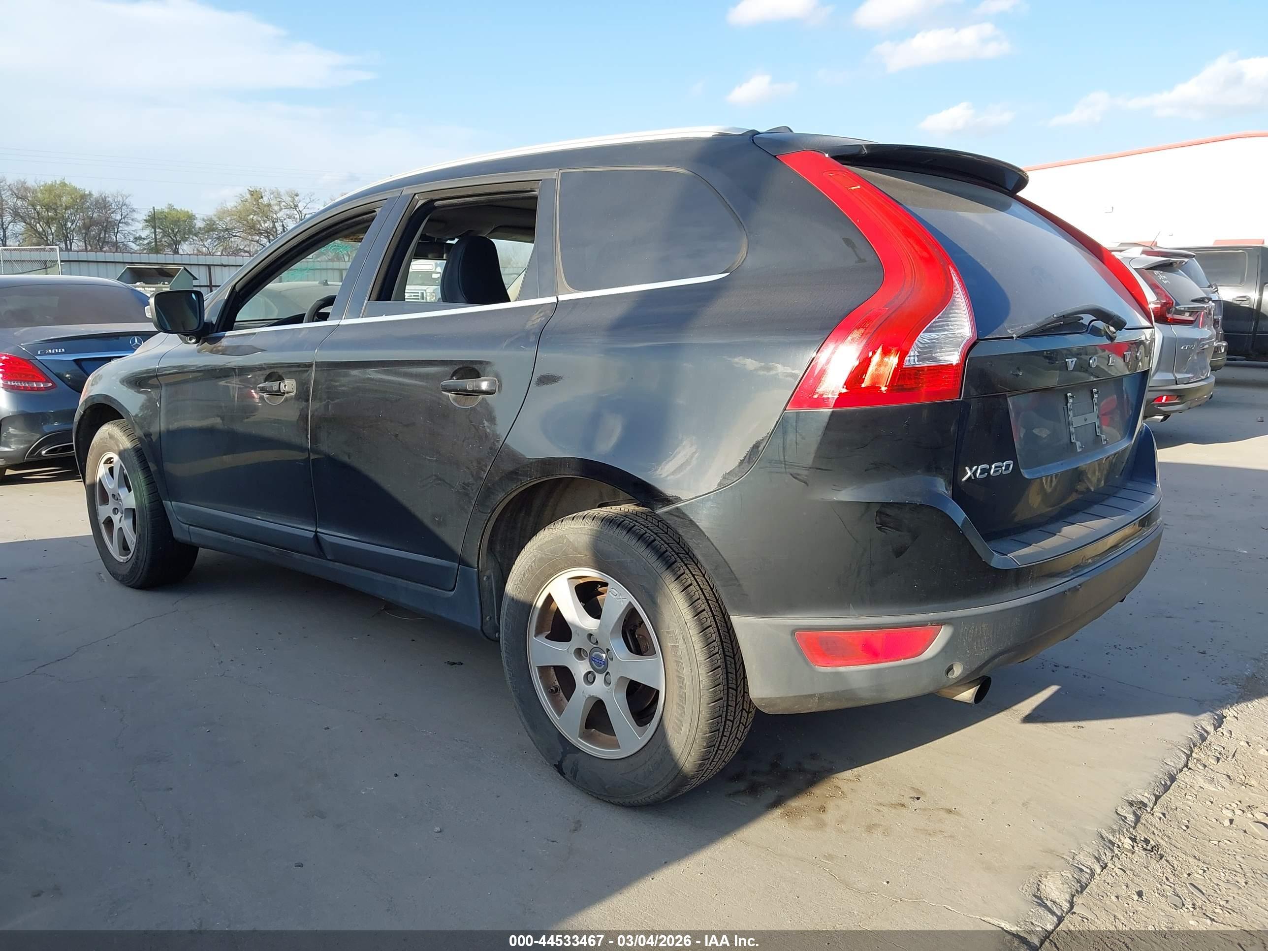 VOLVO XC60 image 3