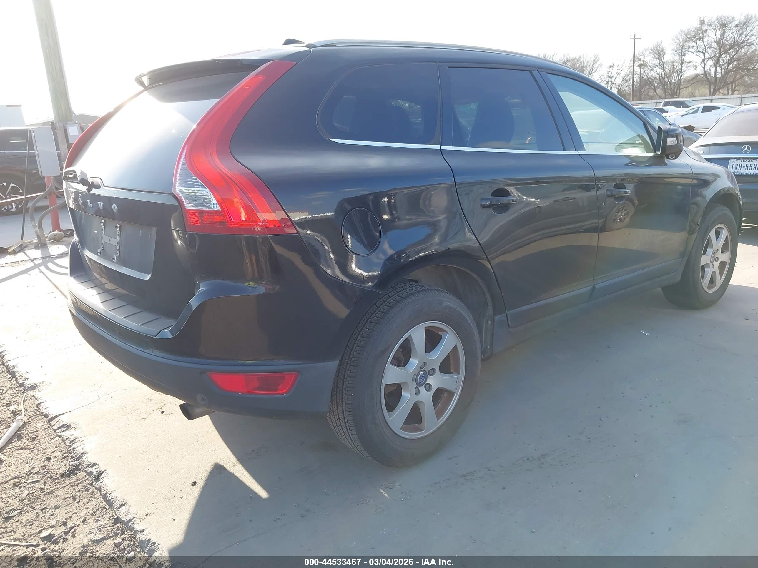 VOLVO XC60 image 4