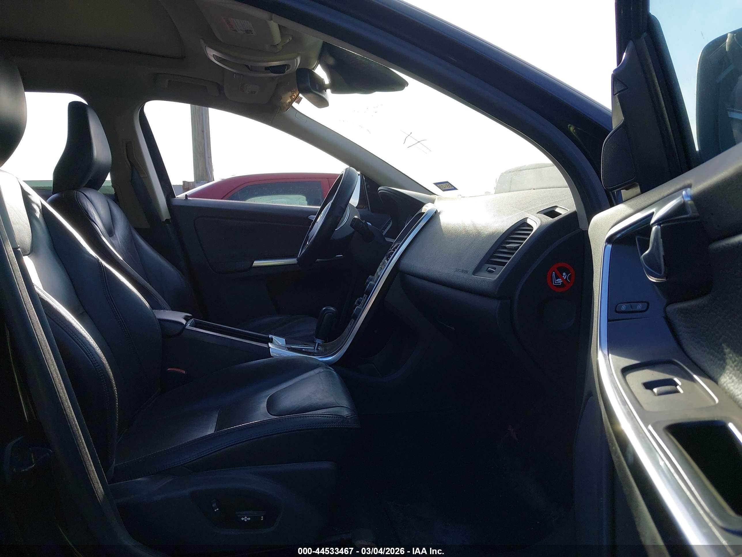 VOLVO XC60 image 5