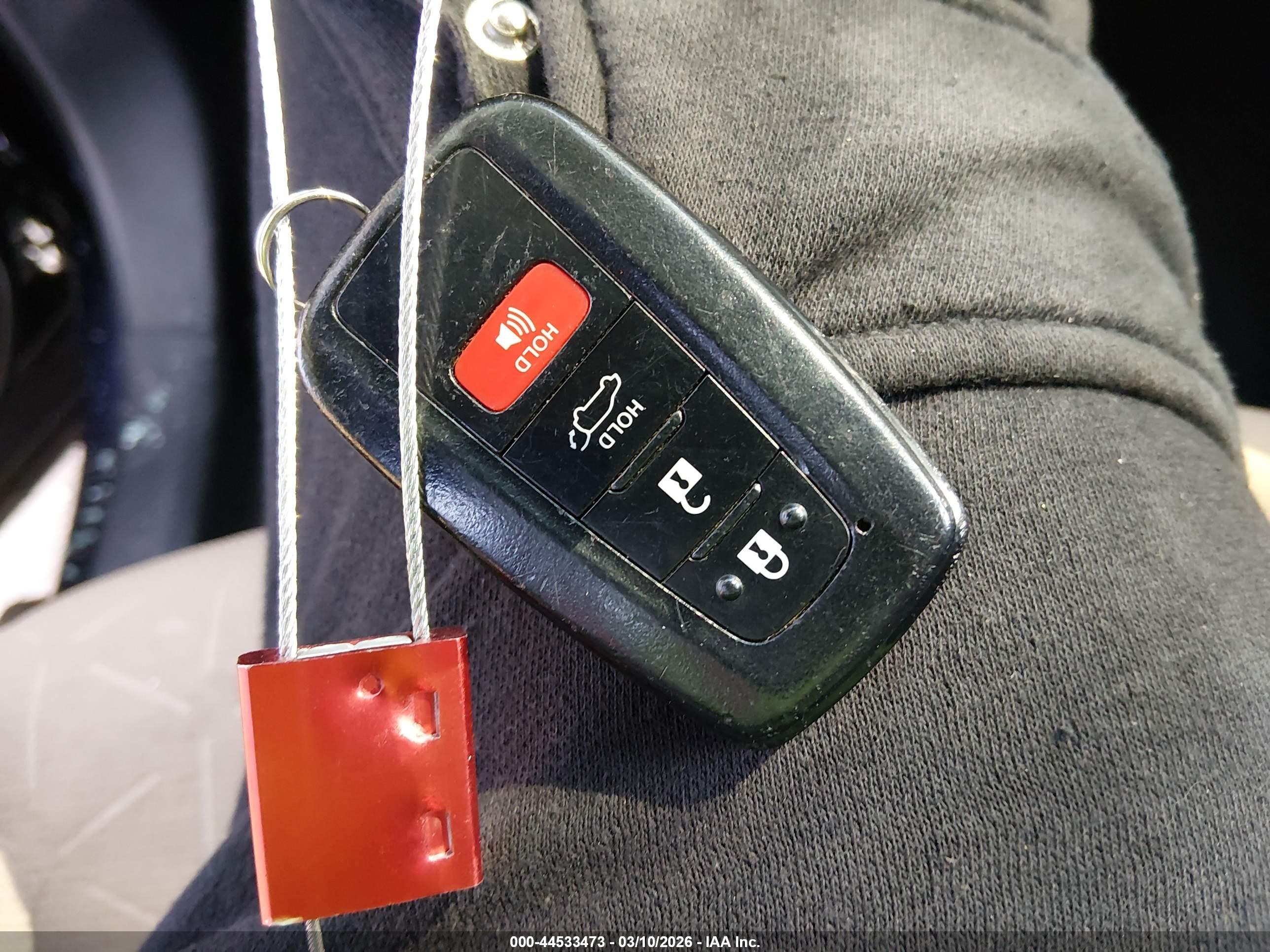 TOYOTA RAV4 image 11