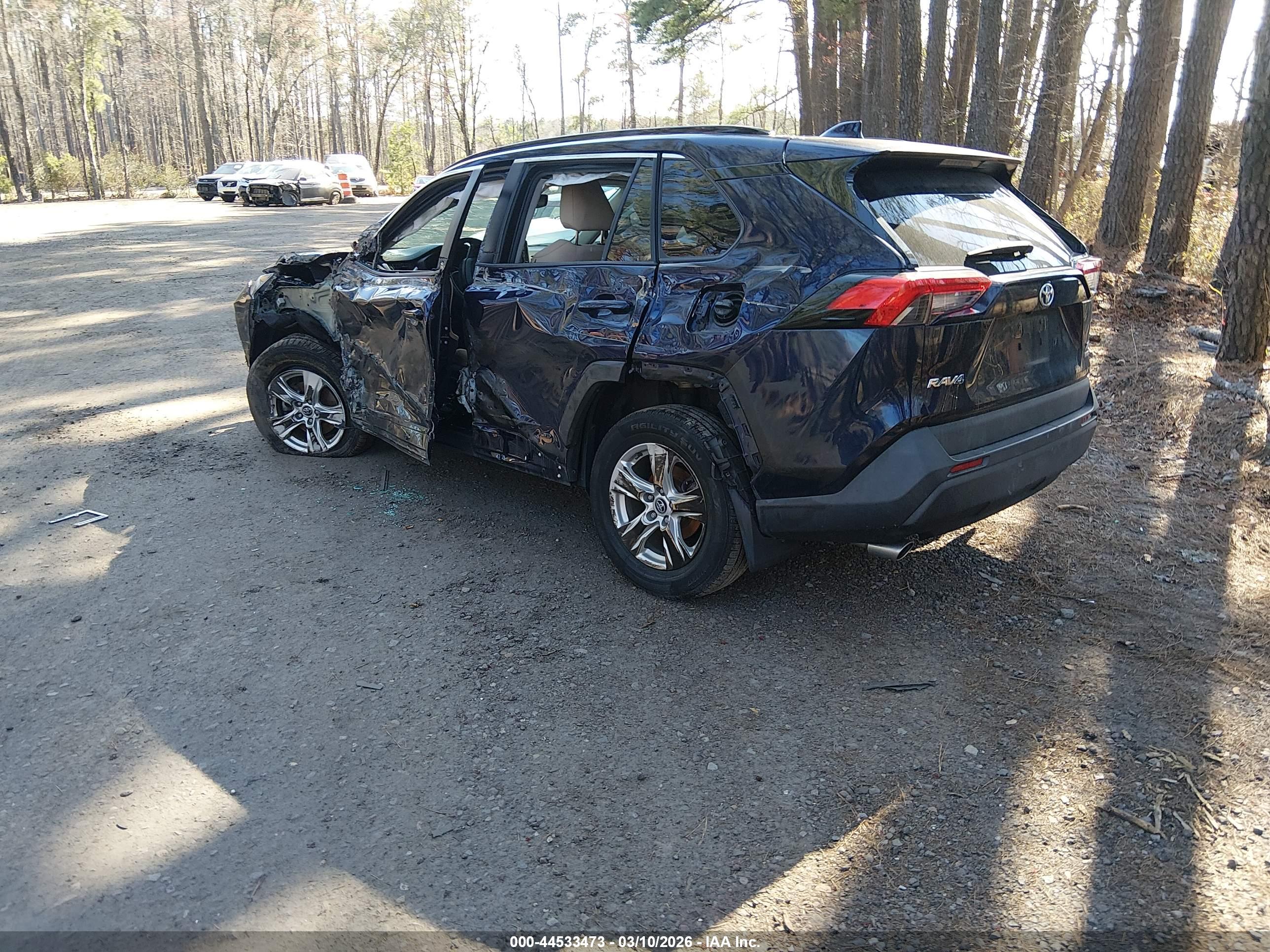 TOYOTA RAV4 image 3