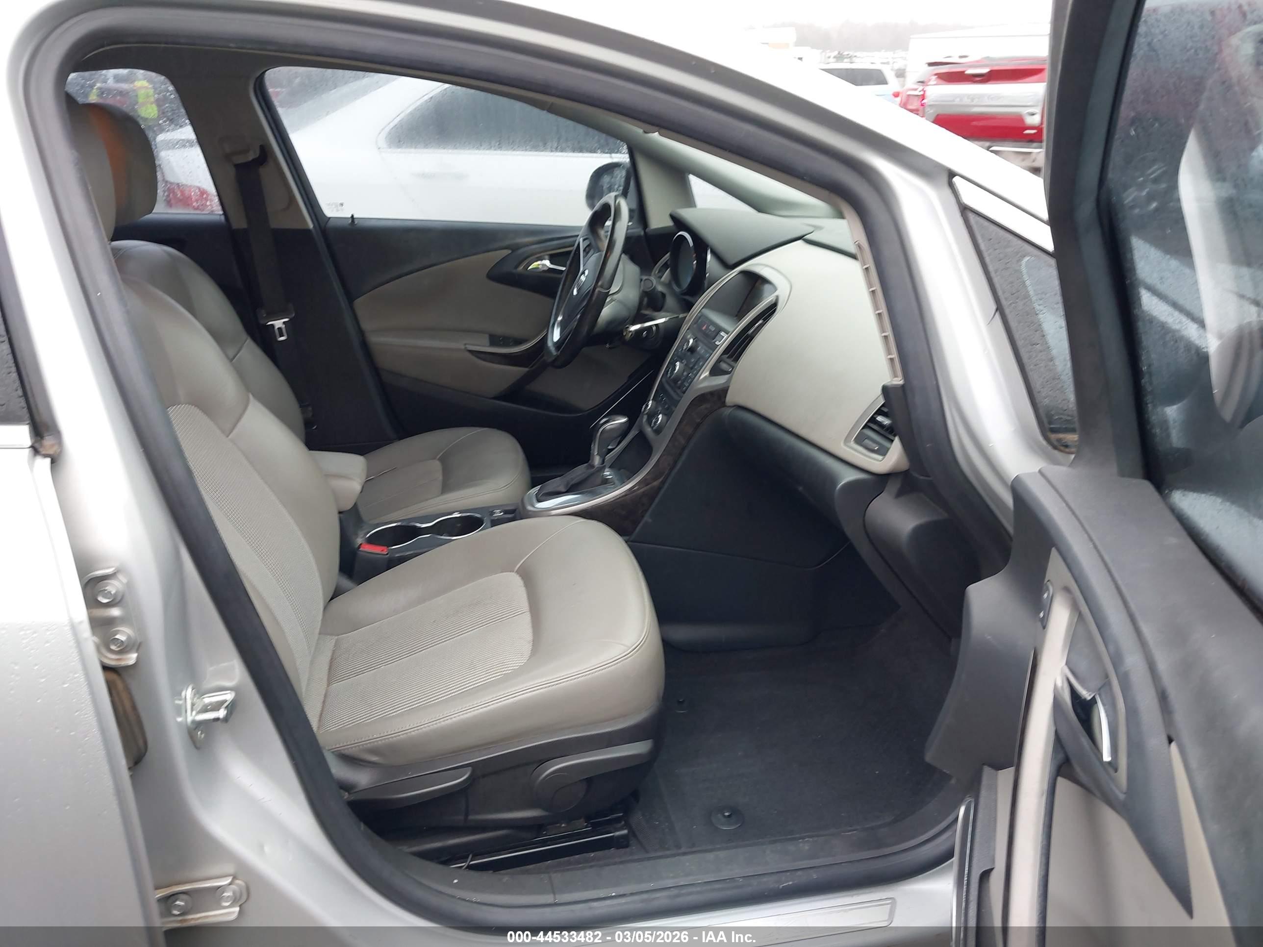 BUICK VERANO image 5