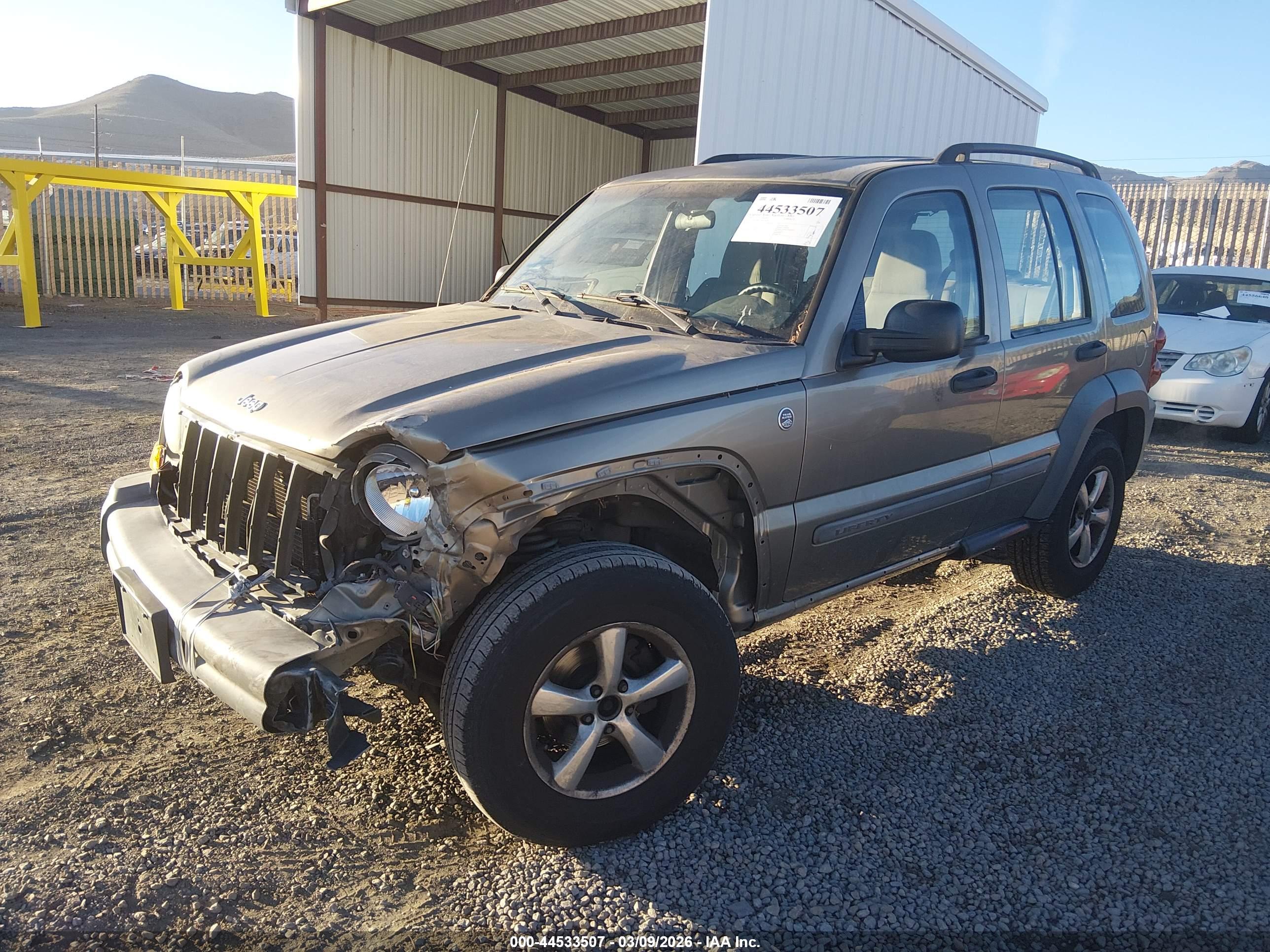 JEEP LIBERTY image 2