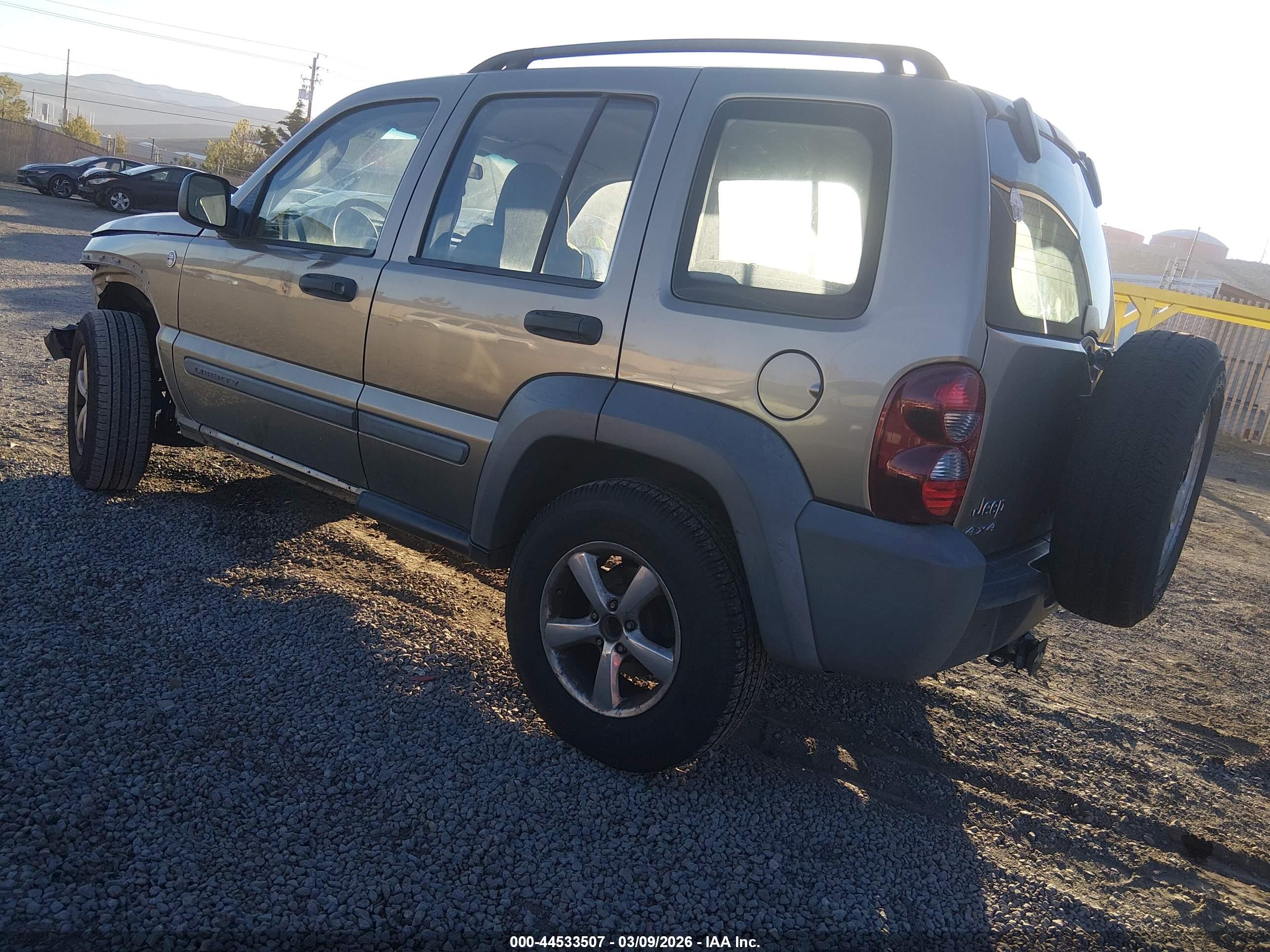 JEEP LIBERTY image 3