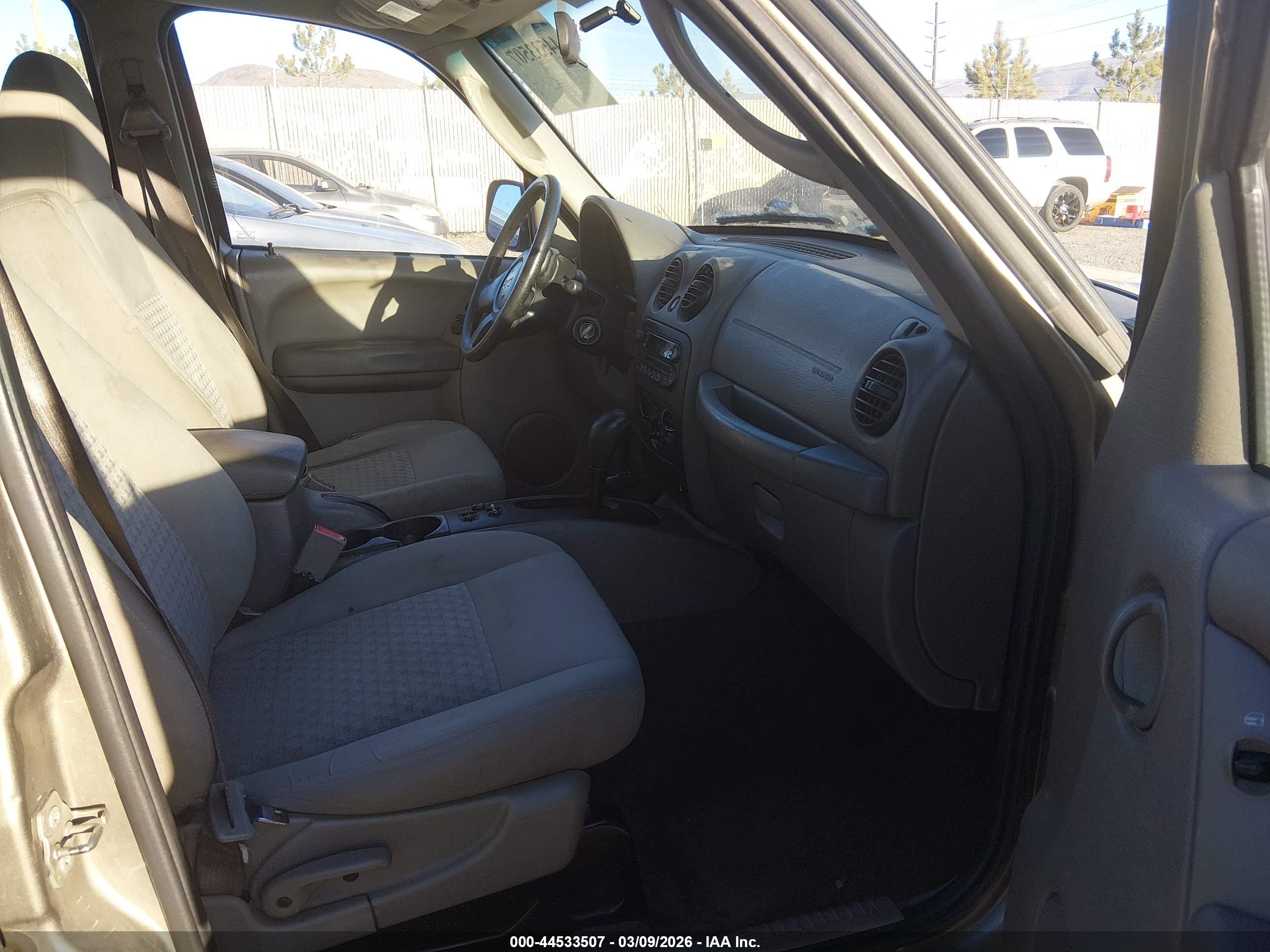 JEEP LIBERTY image 5