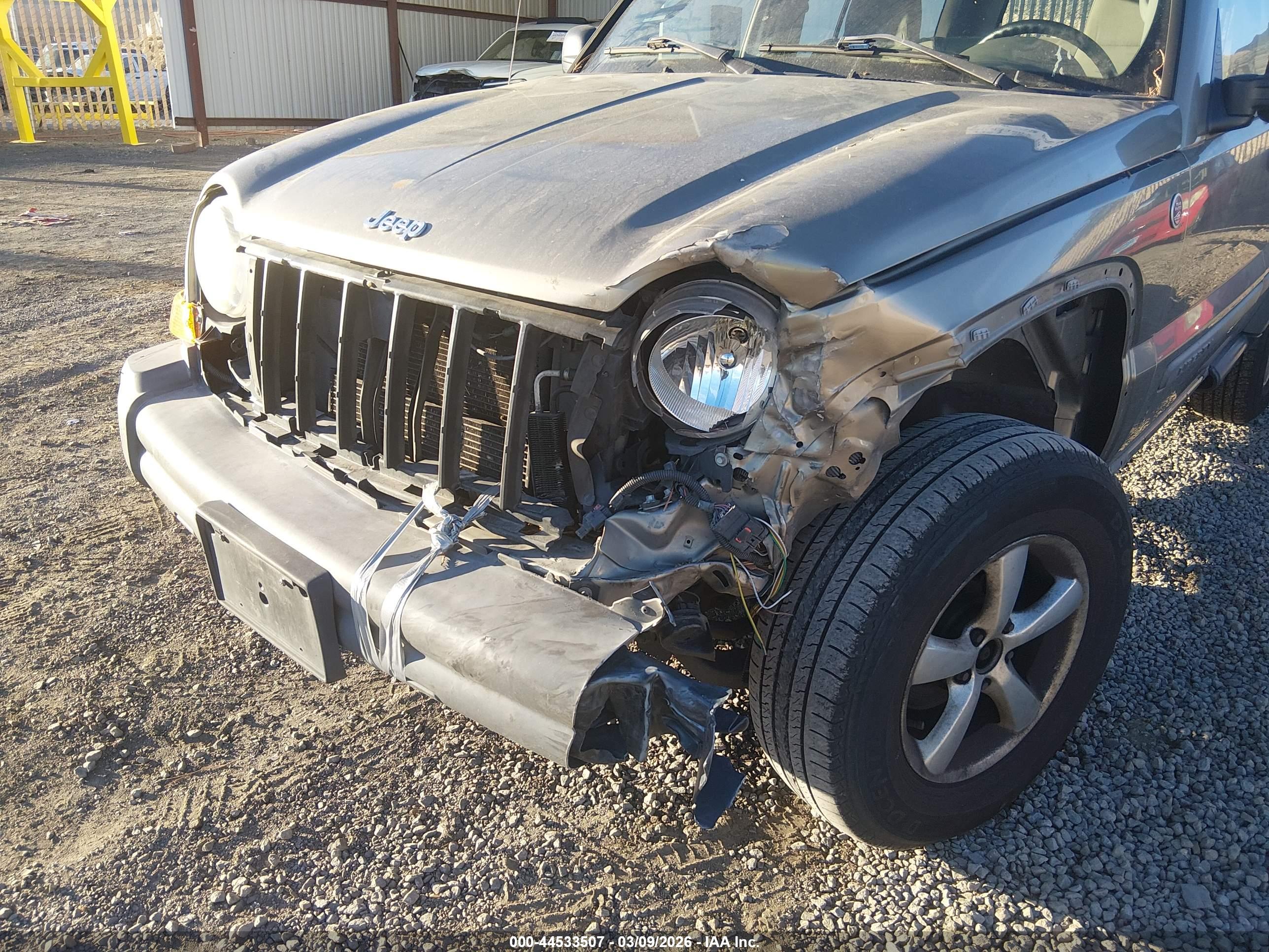 JEEP LIBERTY image 6