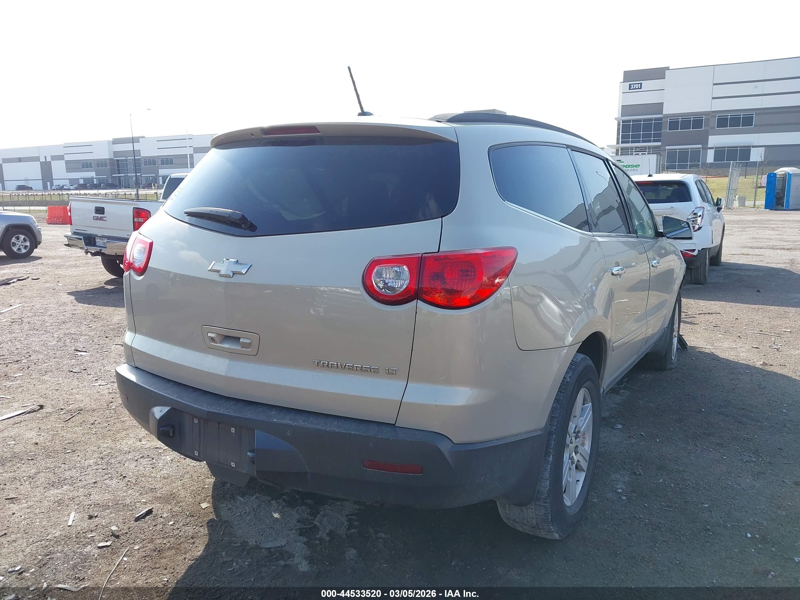 CHEVROLET TRAVERSE image 4