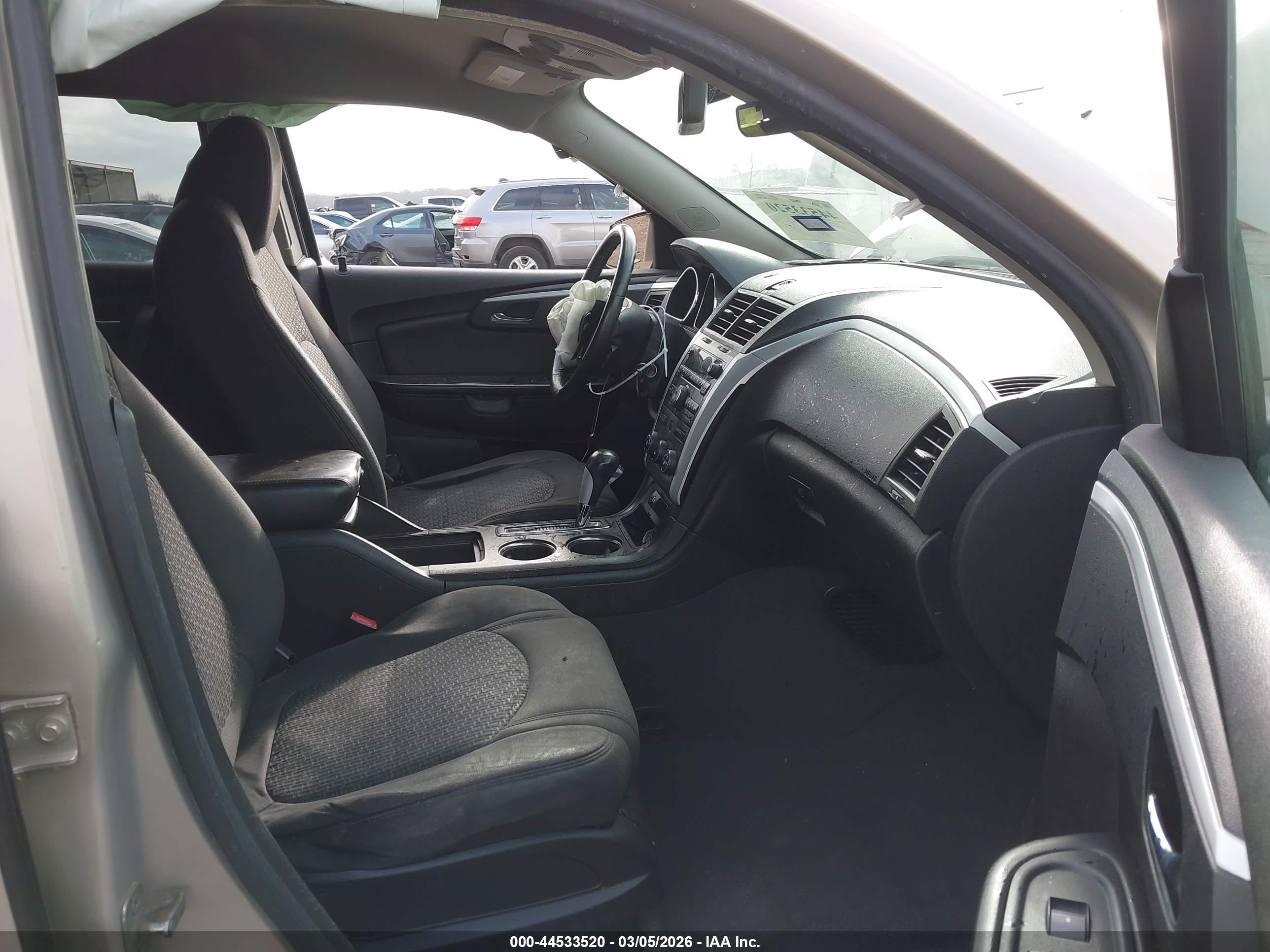 CHEVROLET TRAVERSE image 5