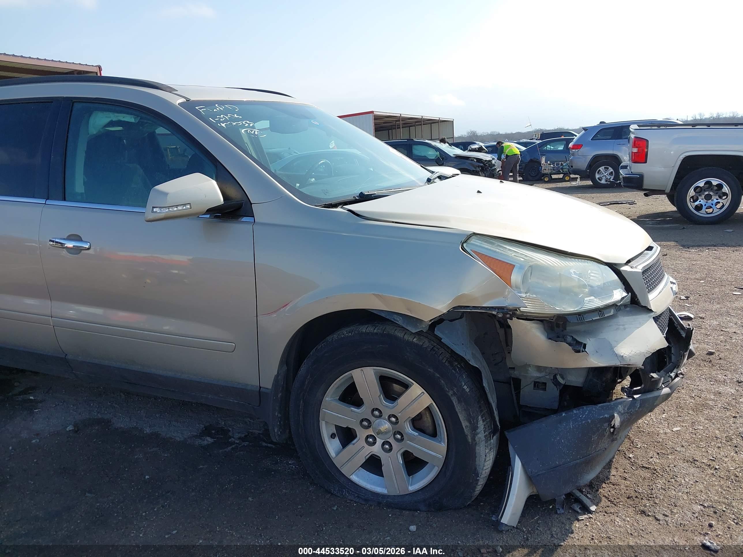 CHEVROLET TRAVERSE image 6