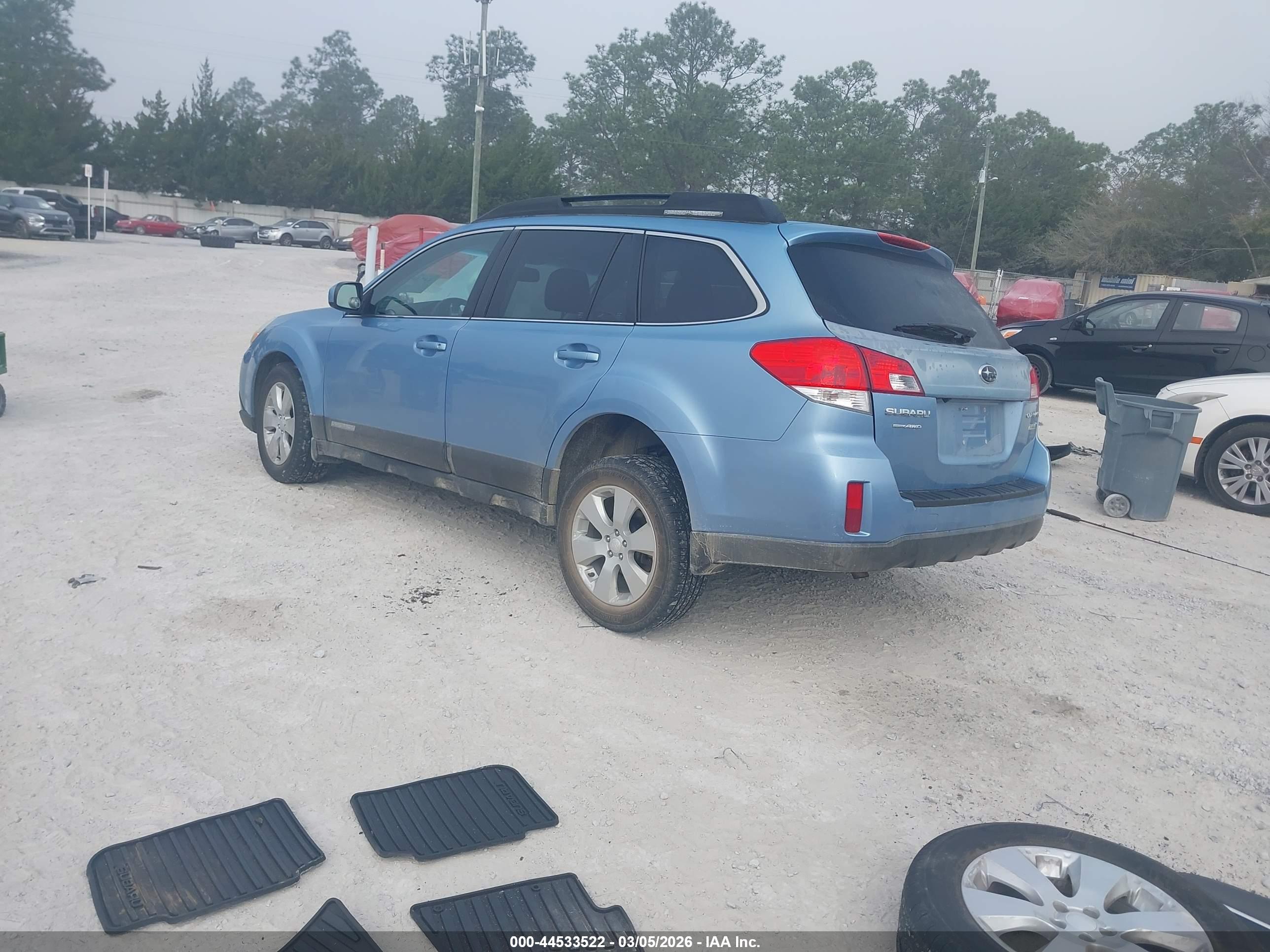SUBARU OUTBACK image 3