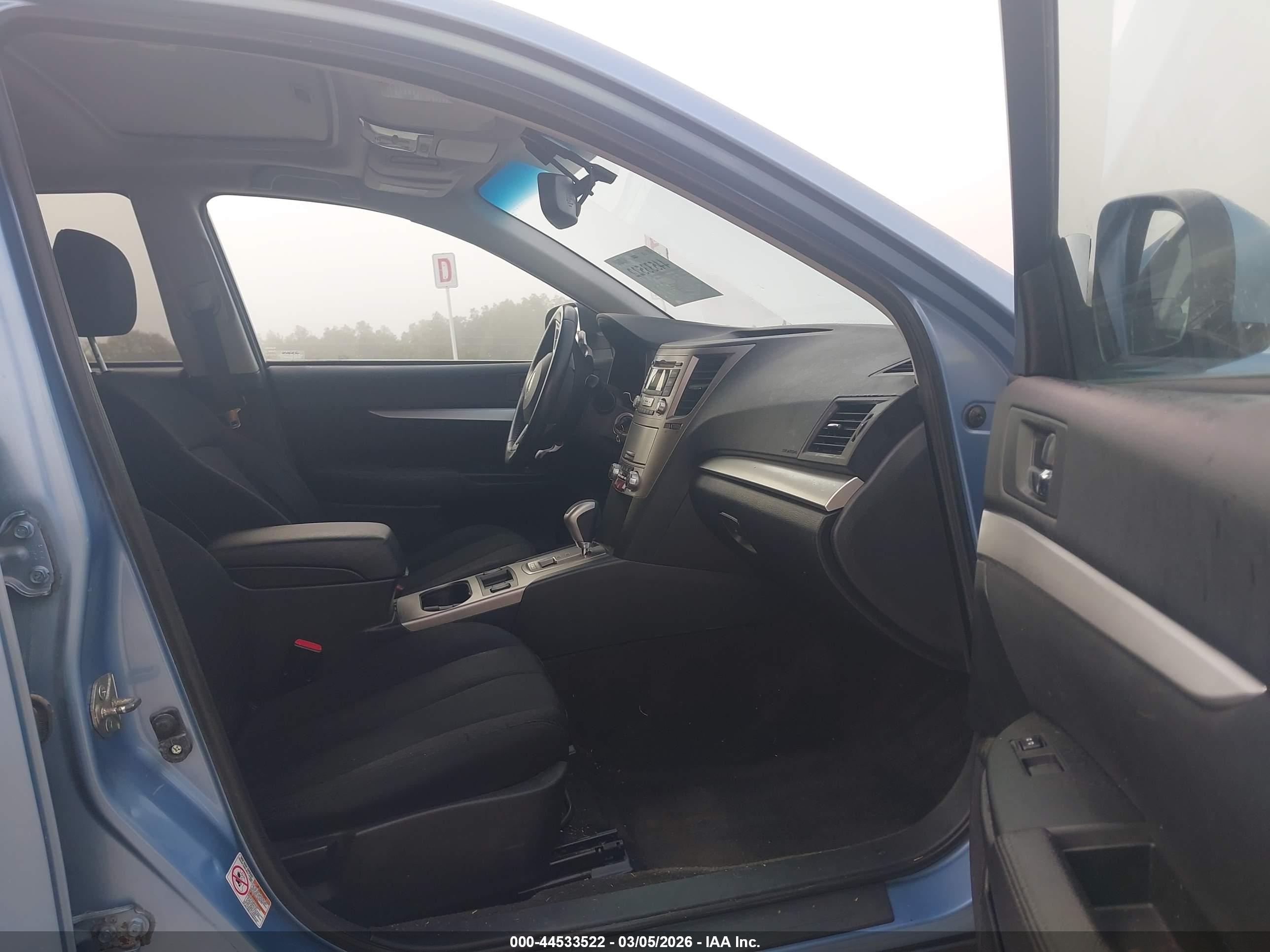 SUBARU OUTBACK image 5