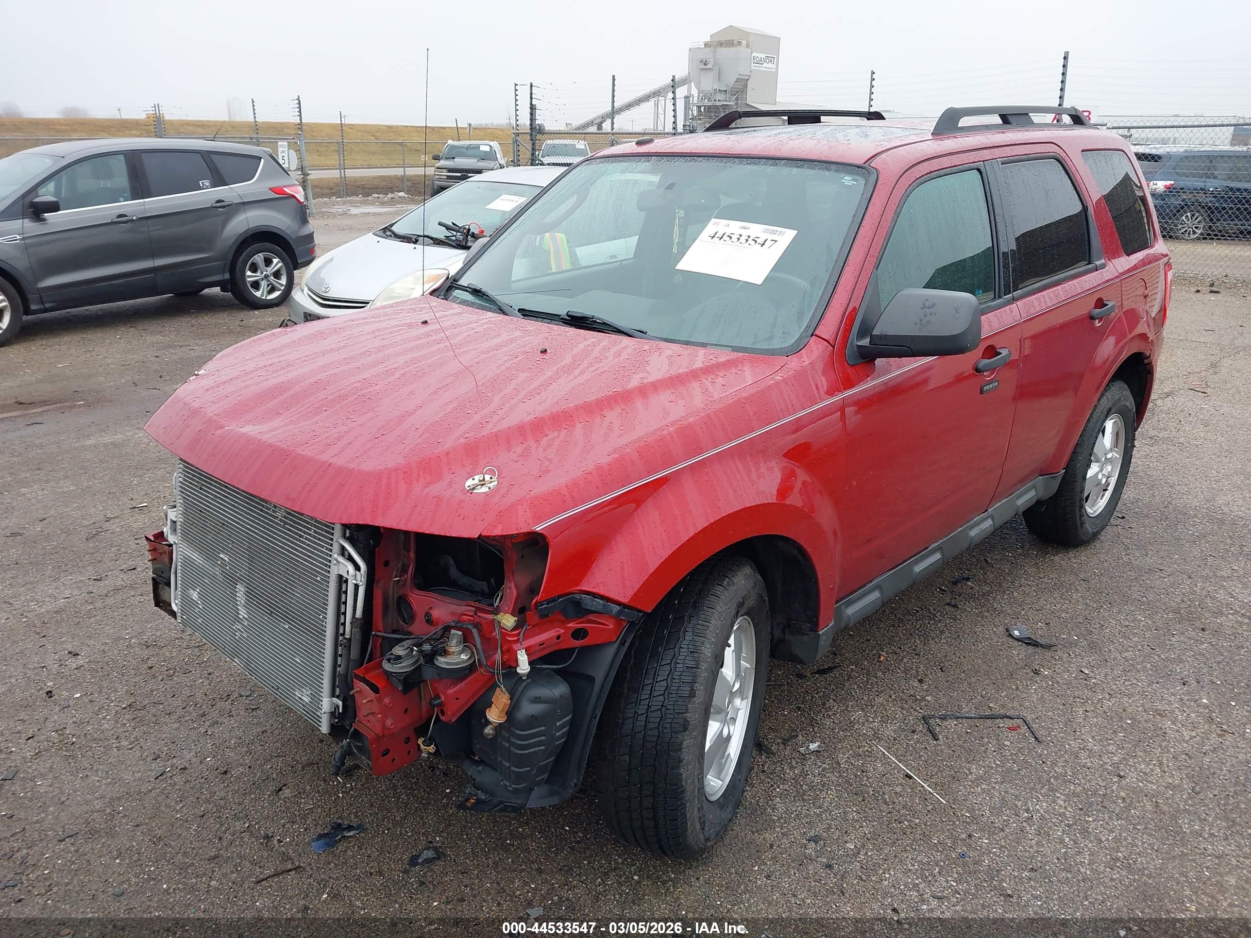 FORD ESCAPE image 2