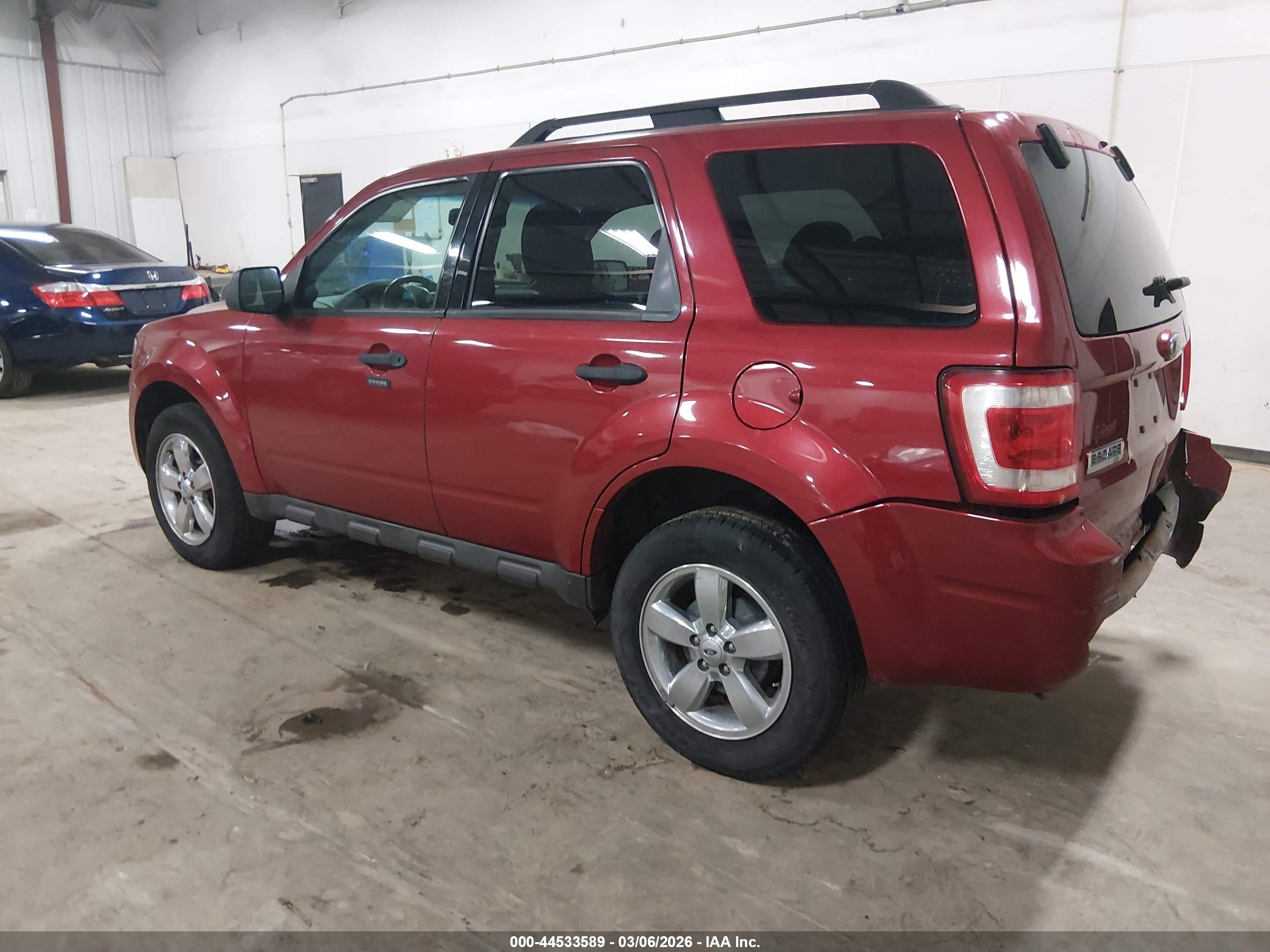 FORD ESCAPE image 3