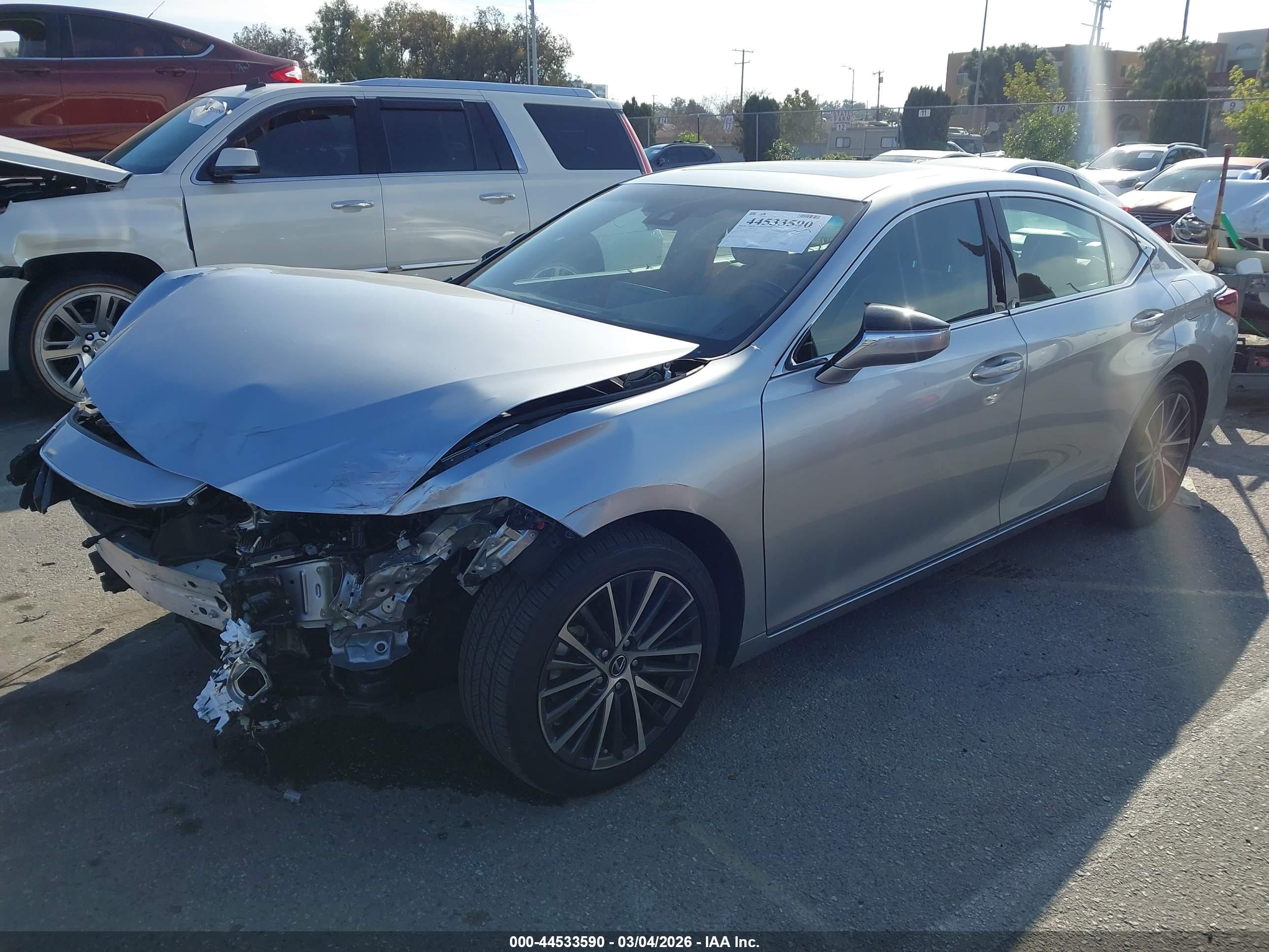 LEXUS ES image 2