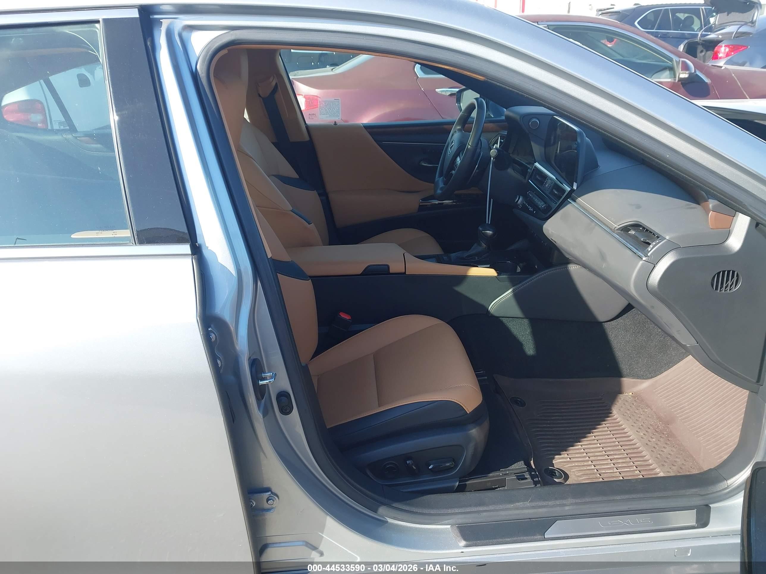 LEXUS ES image 5
