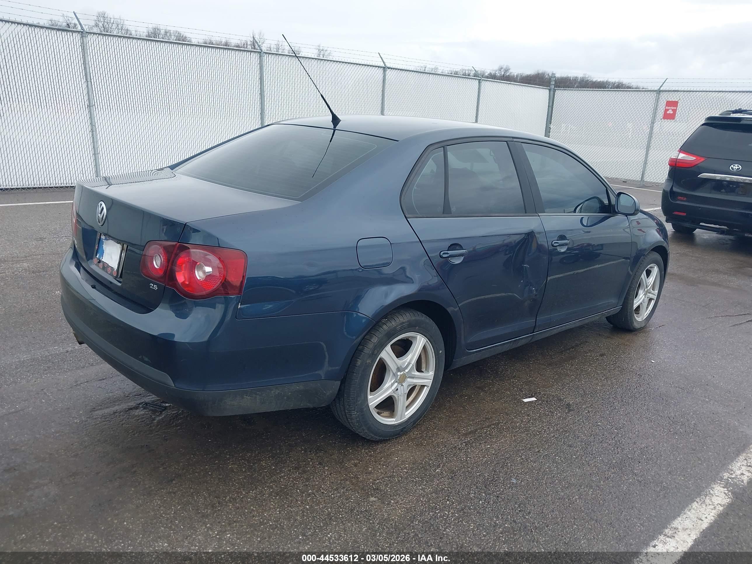 VOLKSWAGEN JETTA image 4