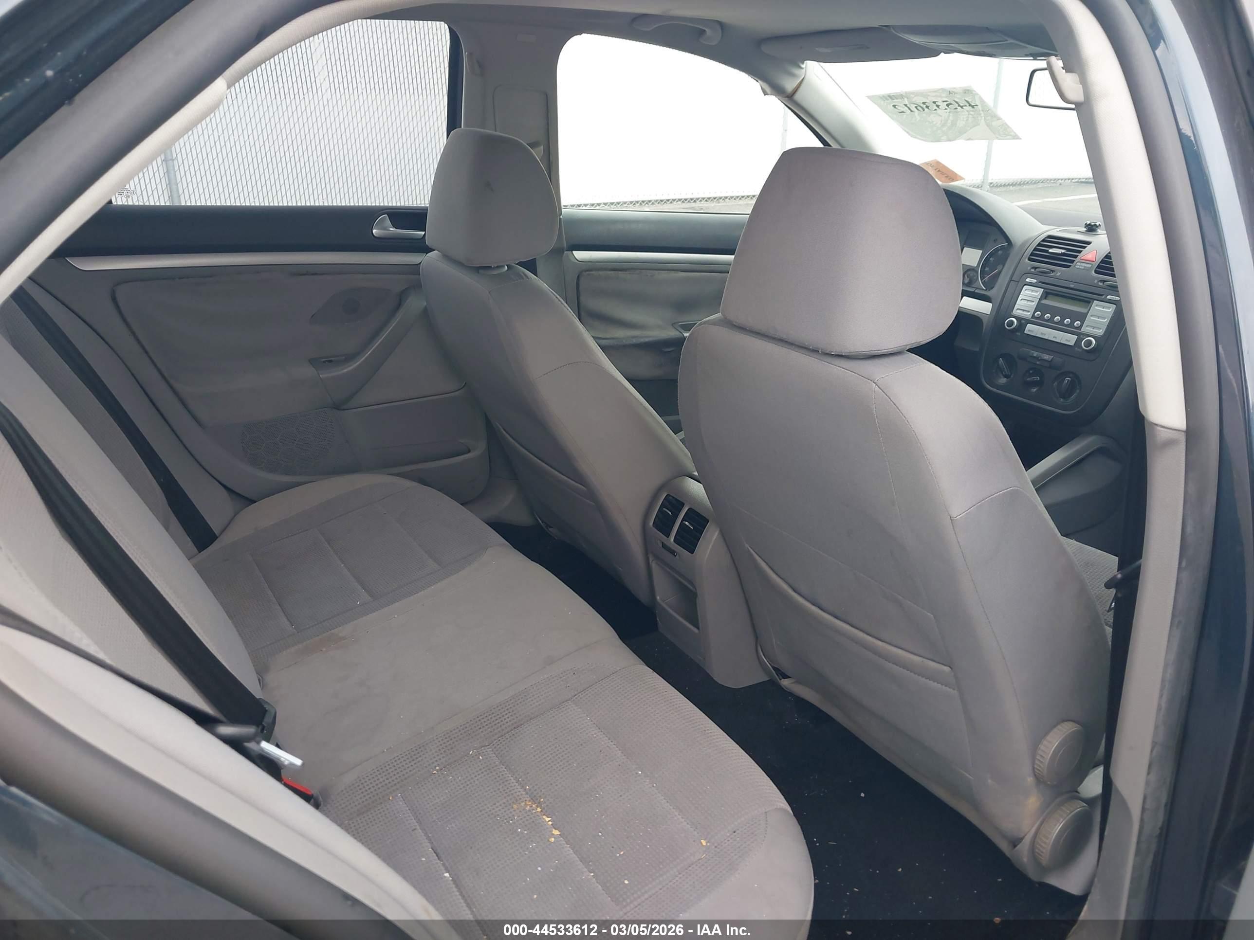 VOLKSWAGEN JETTA image 8