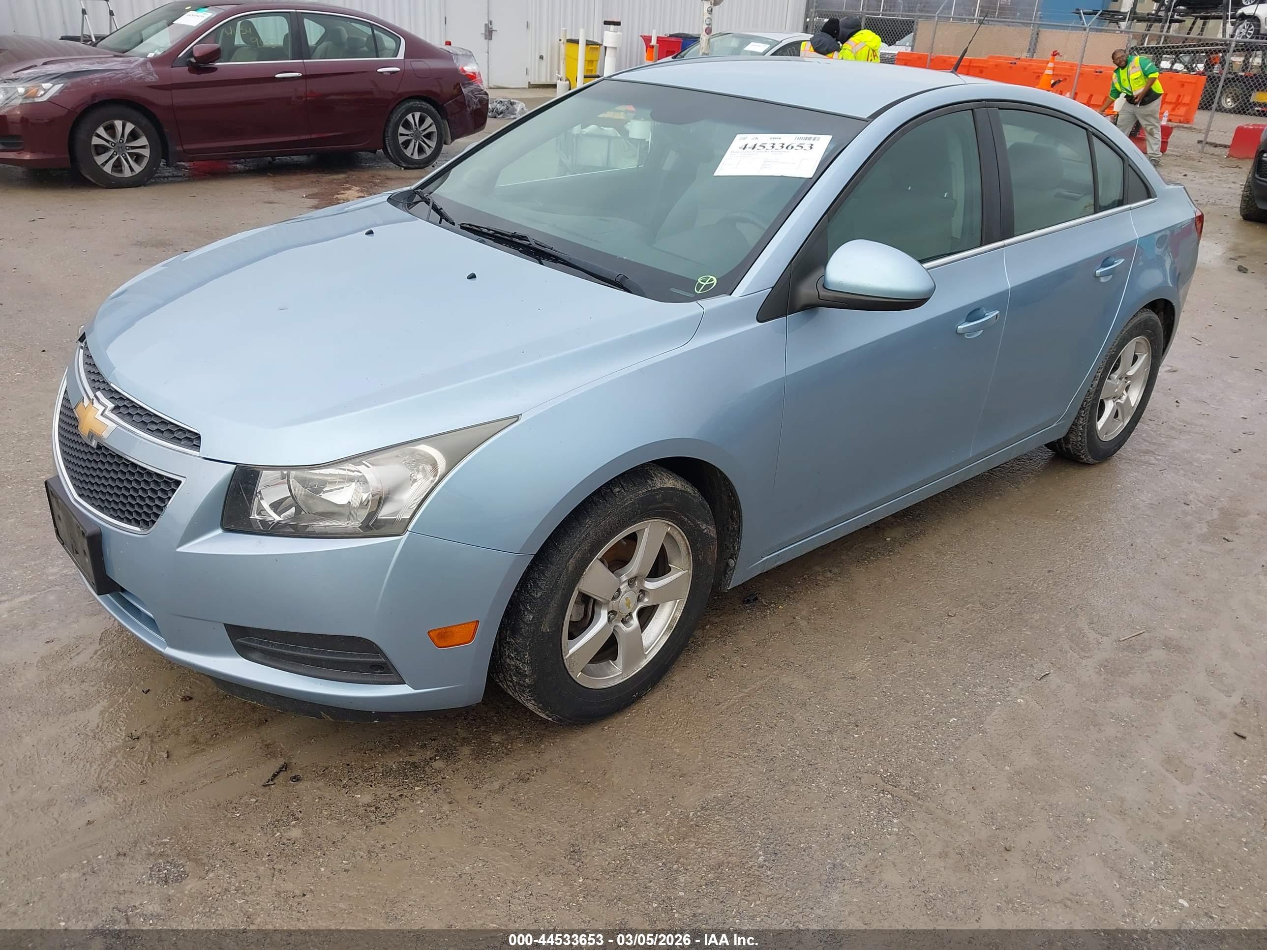 CHEVROLET CRUZE image 2