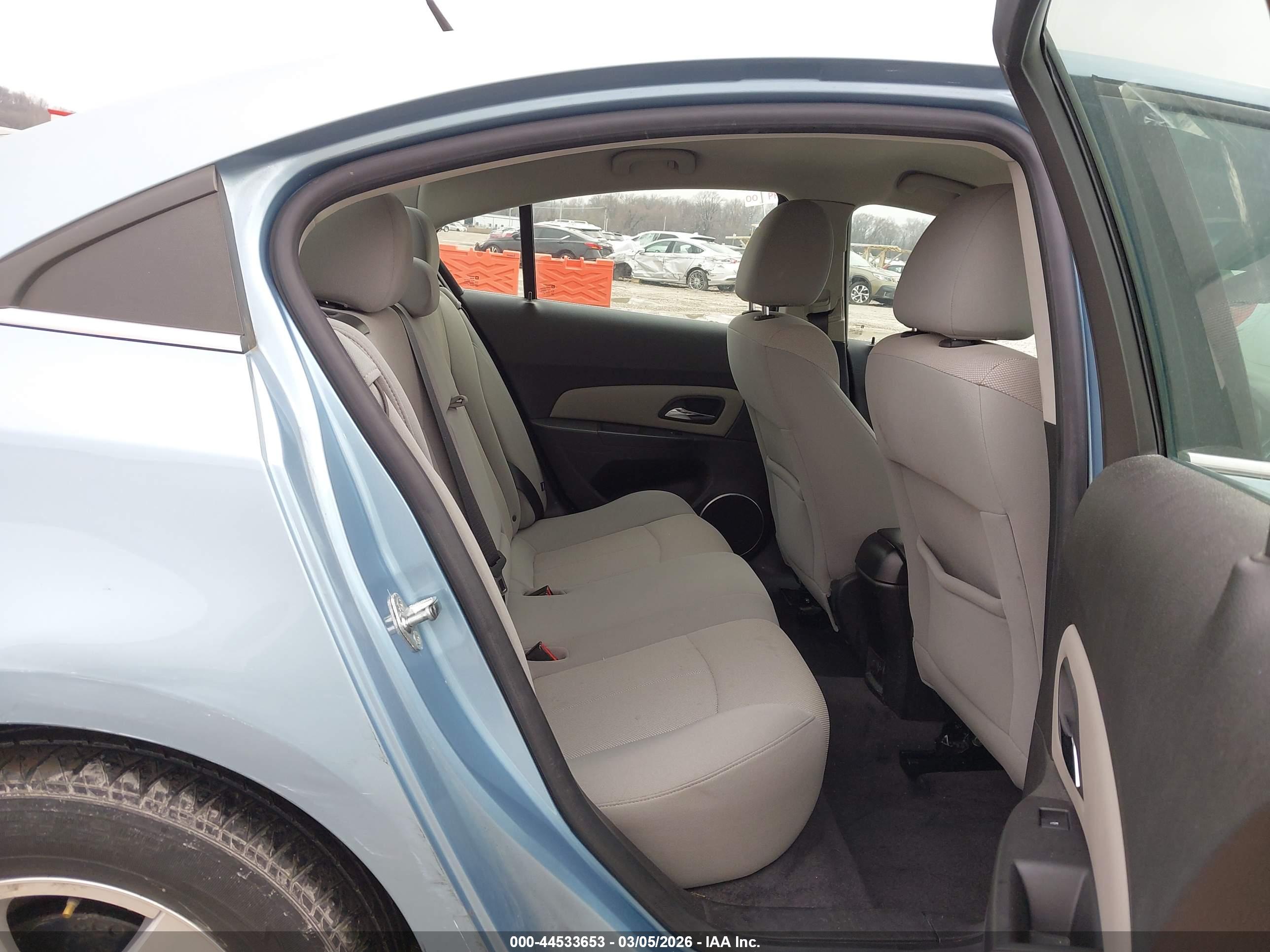 CHEVROLET CRUZE image 8