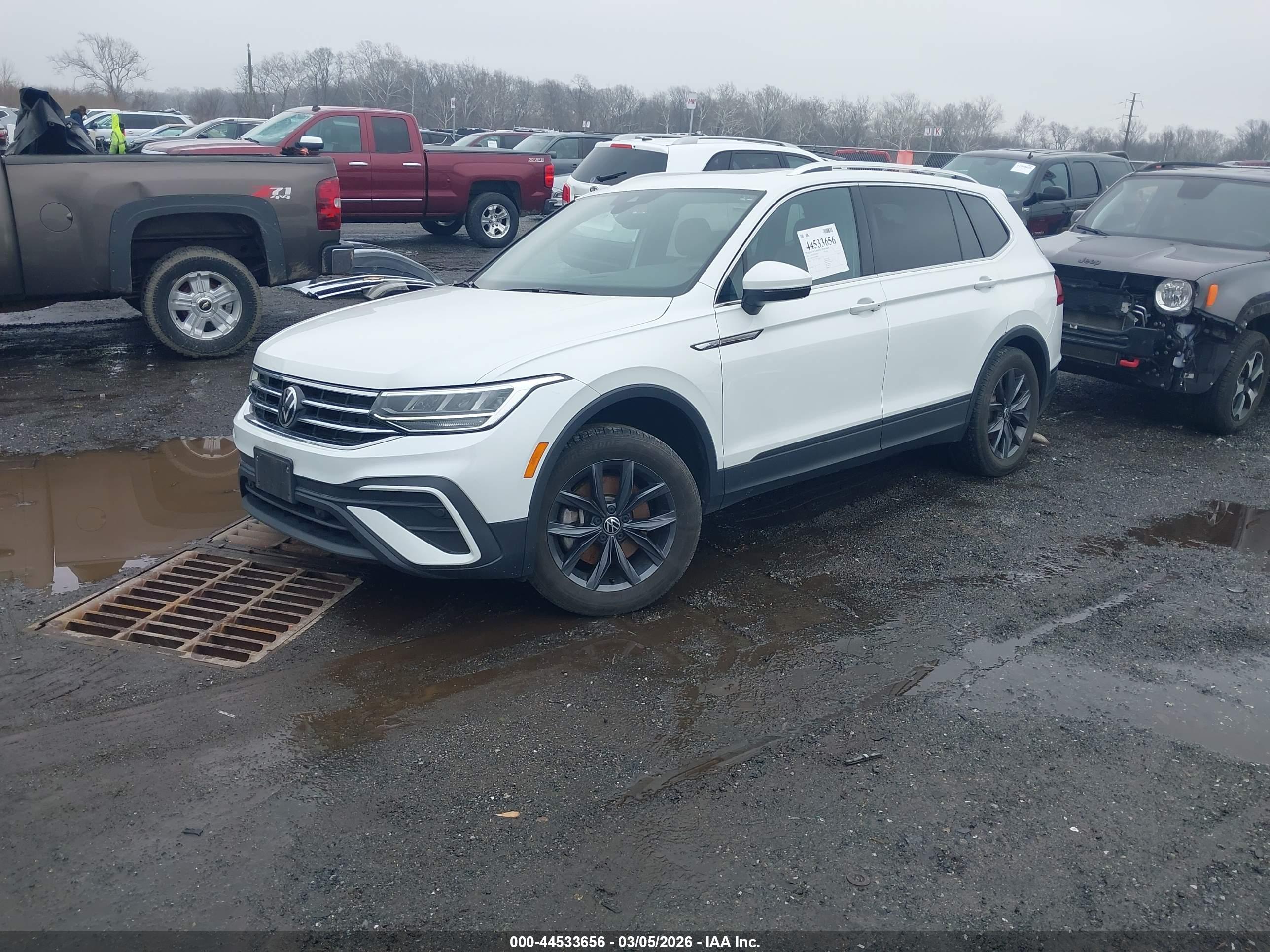 VOLKSWAGEN TIGUAN image 2