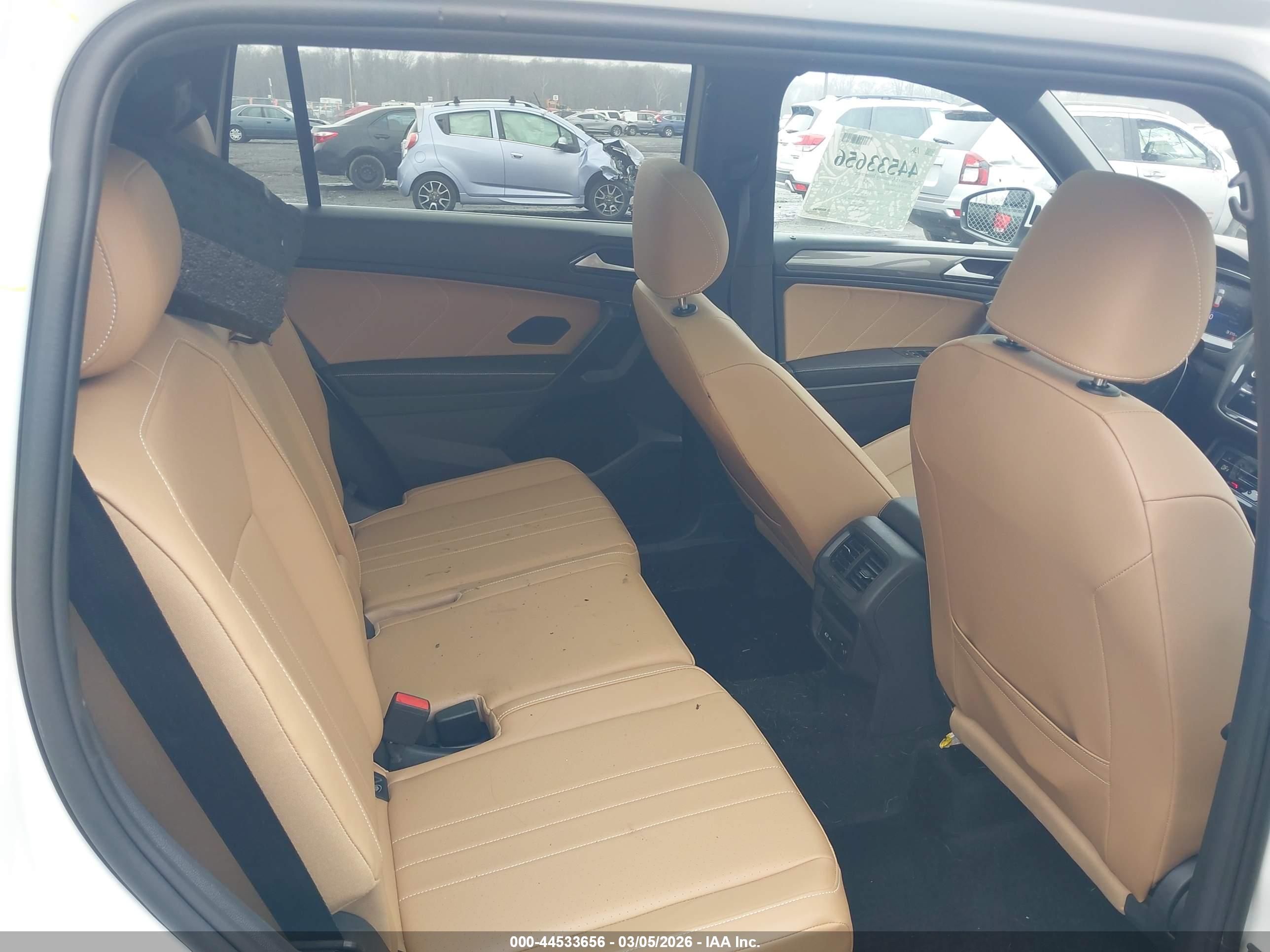 VOLKSWAGEN TIGUAN image 8