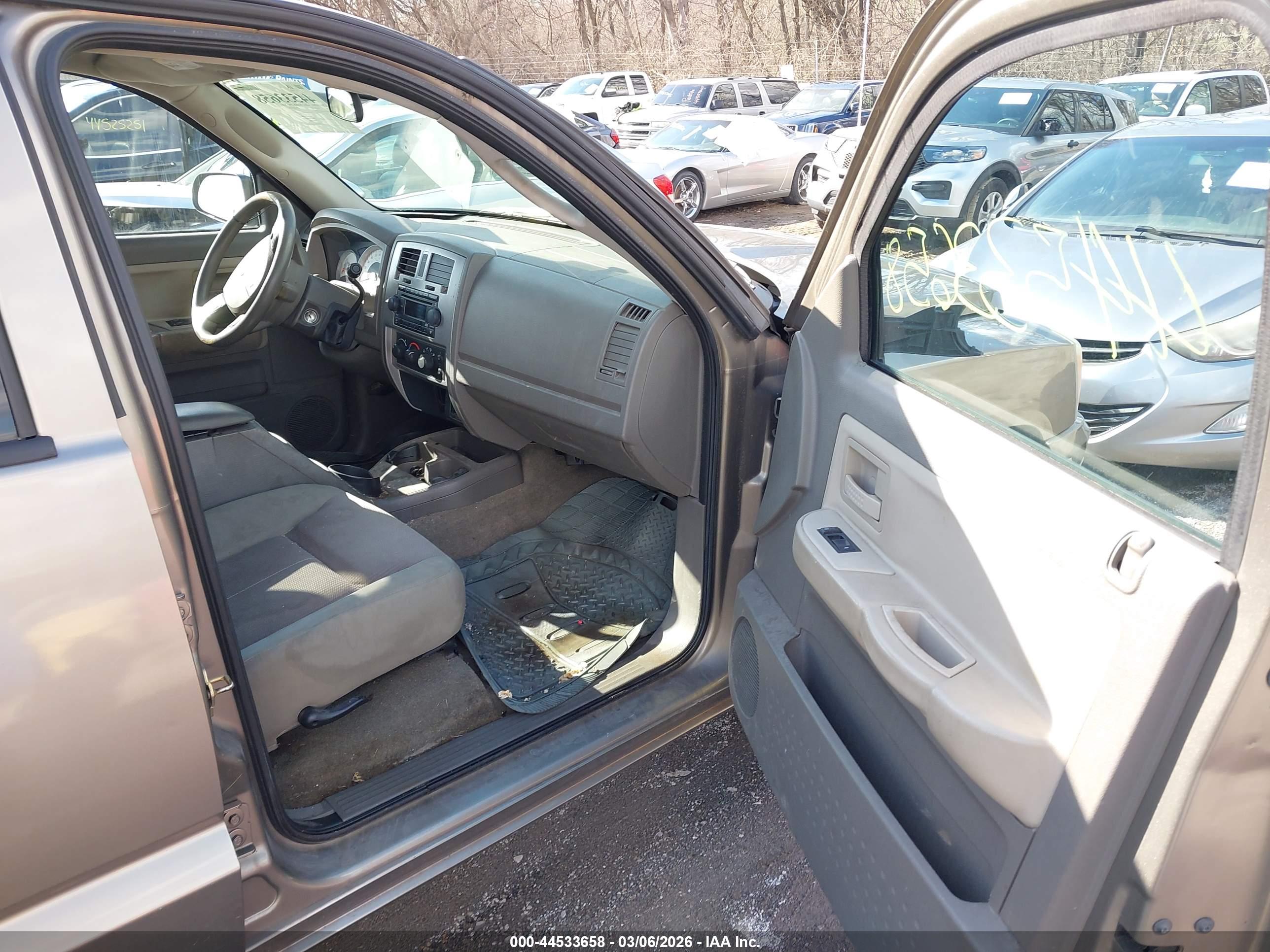 DODGE DAKOTA image 5