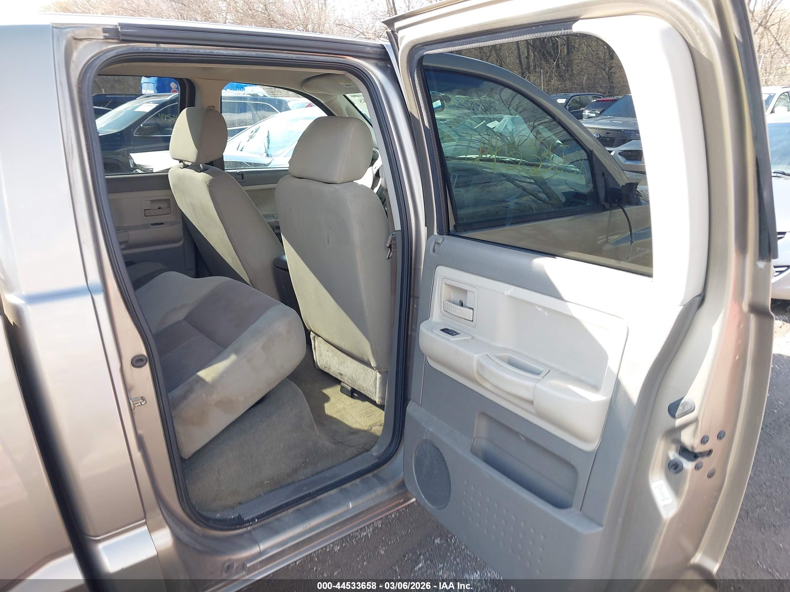 DODGE DAKOTA image 8