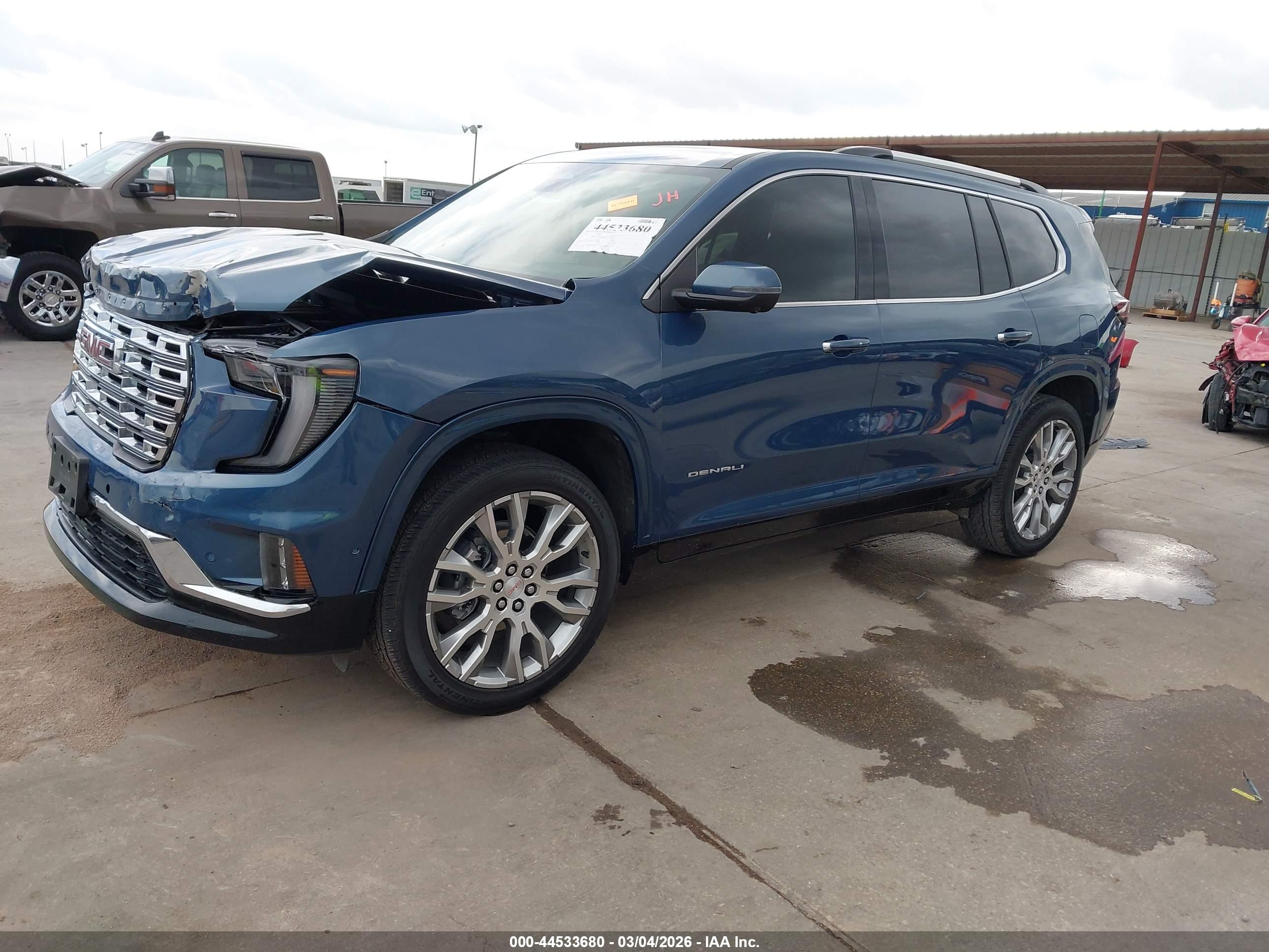 GMC ACADIA image 2