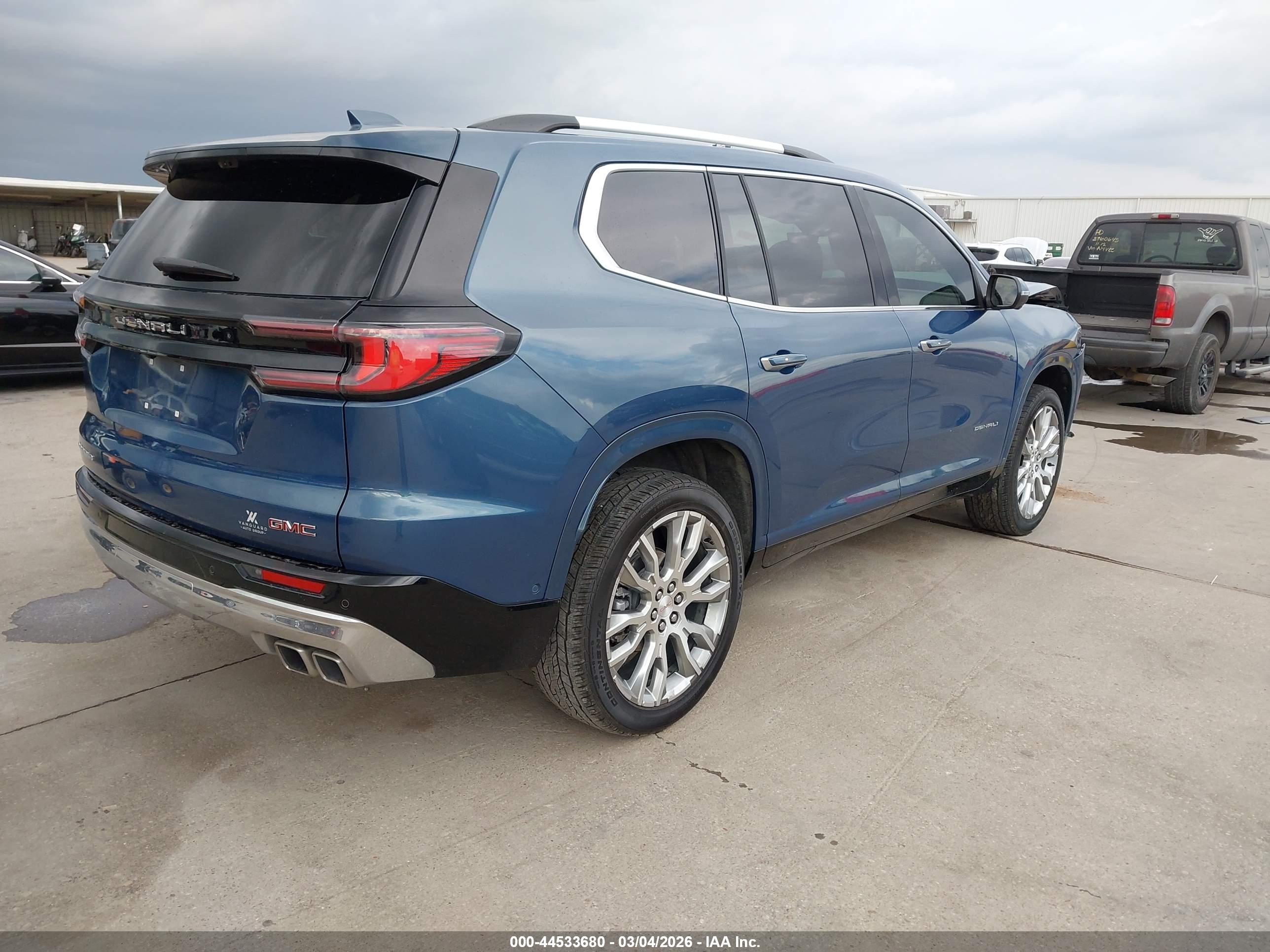 GMC ACADIA image 4